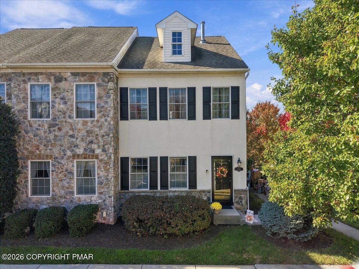 1795 Chateau Place Unit B — photo