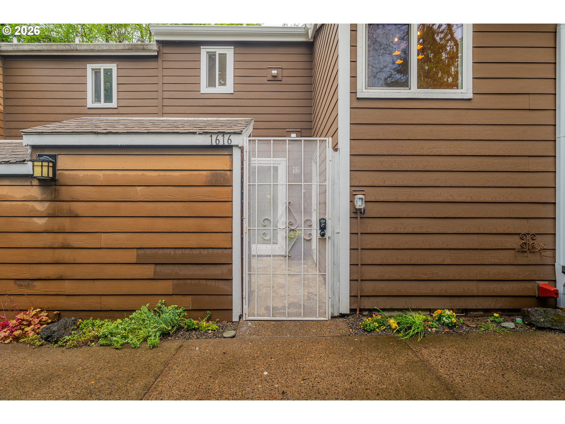 1616 Village Park Pl — photo