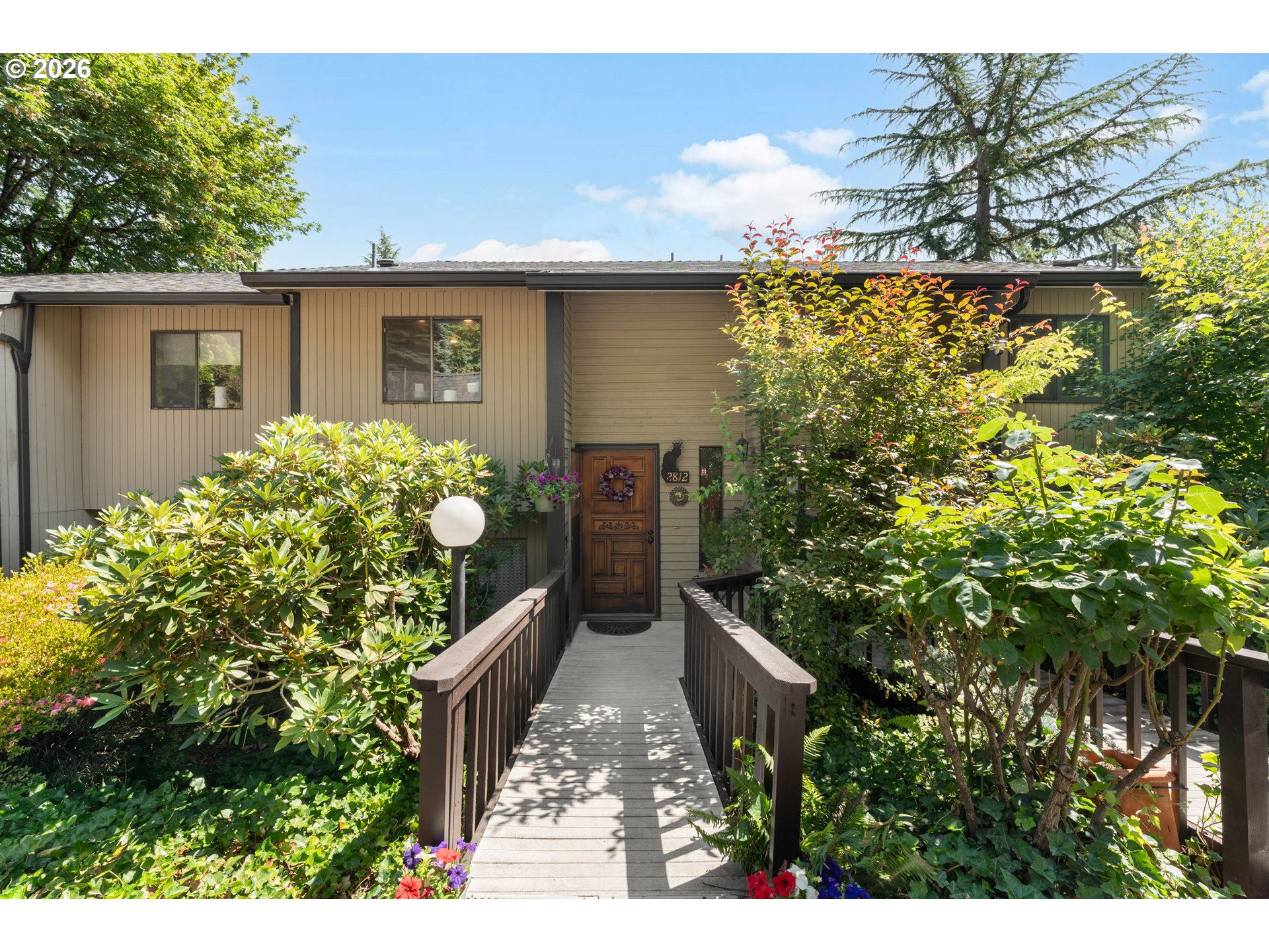 2812 Tree Top Ln — photo