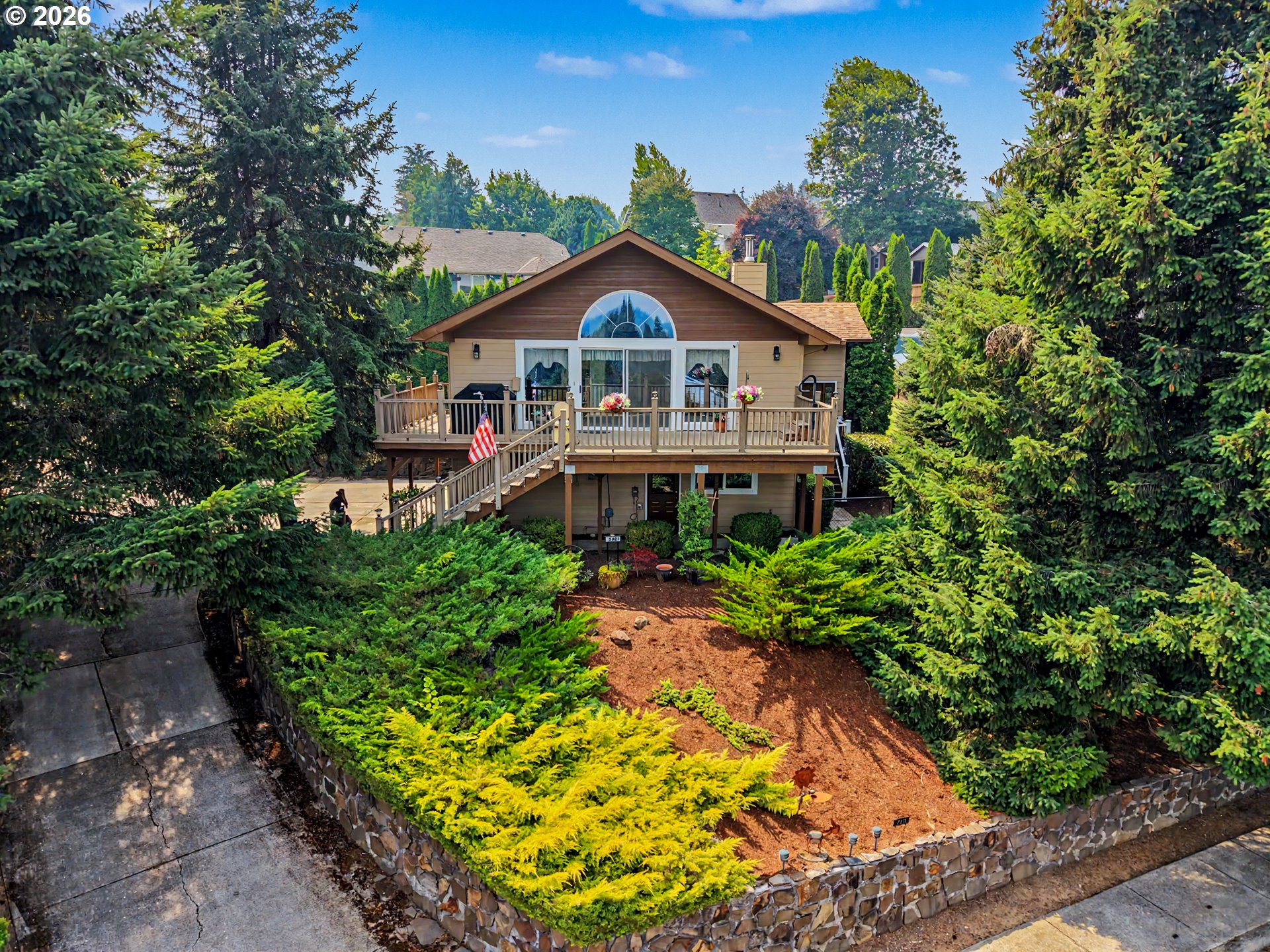 2451 SW Maplewood Dr — photo