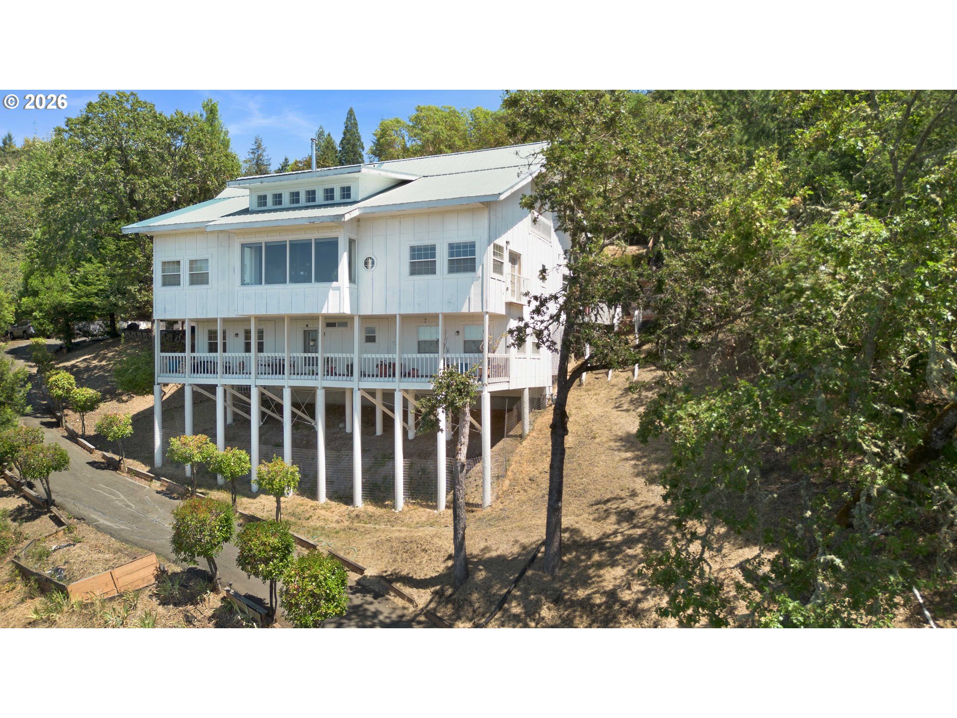 1380 SE Laurel Ct — photo