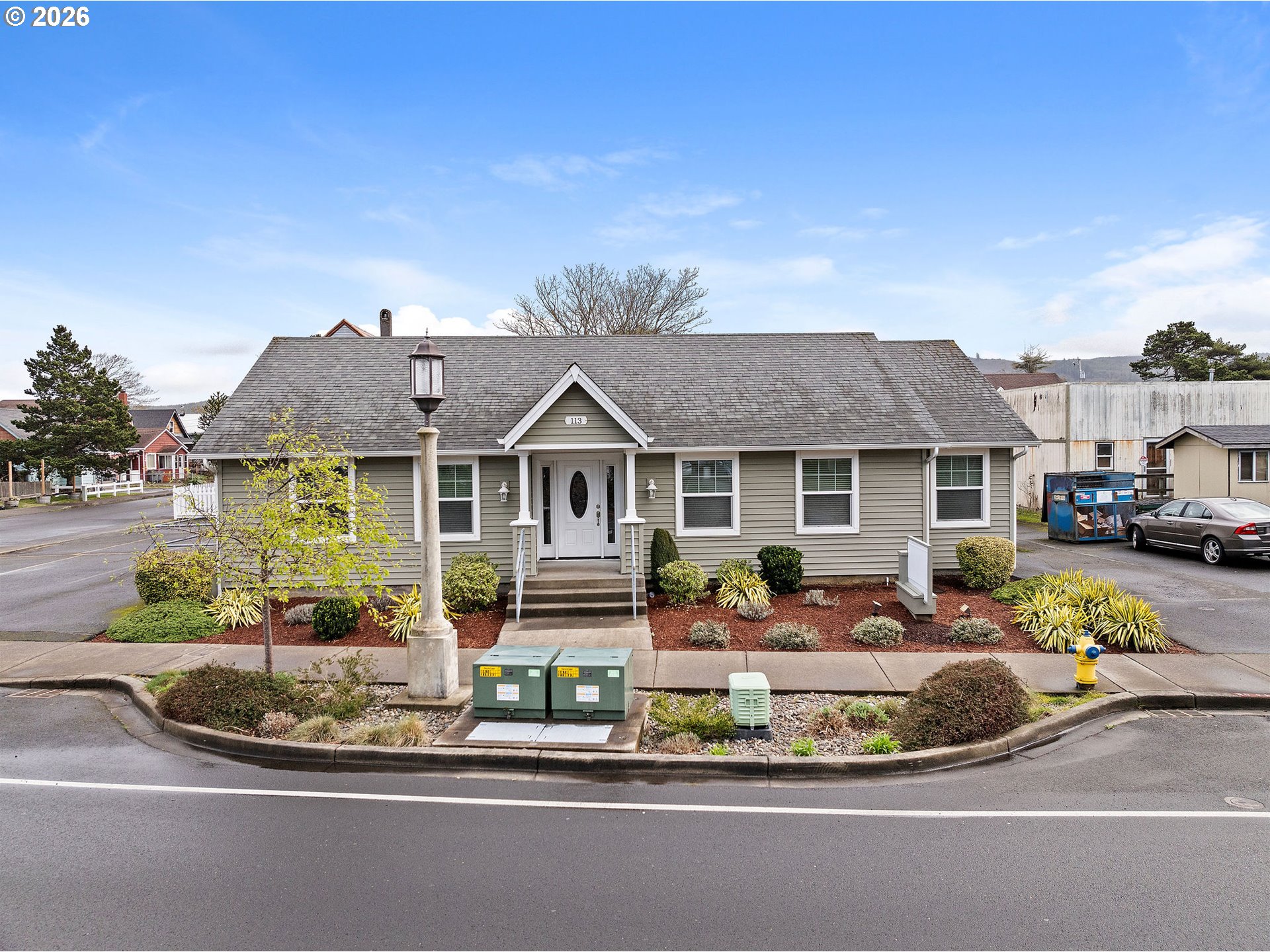 113 N Holladay Dr — photo