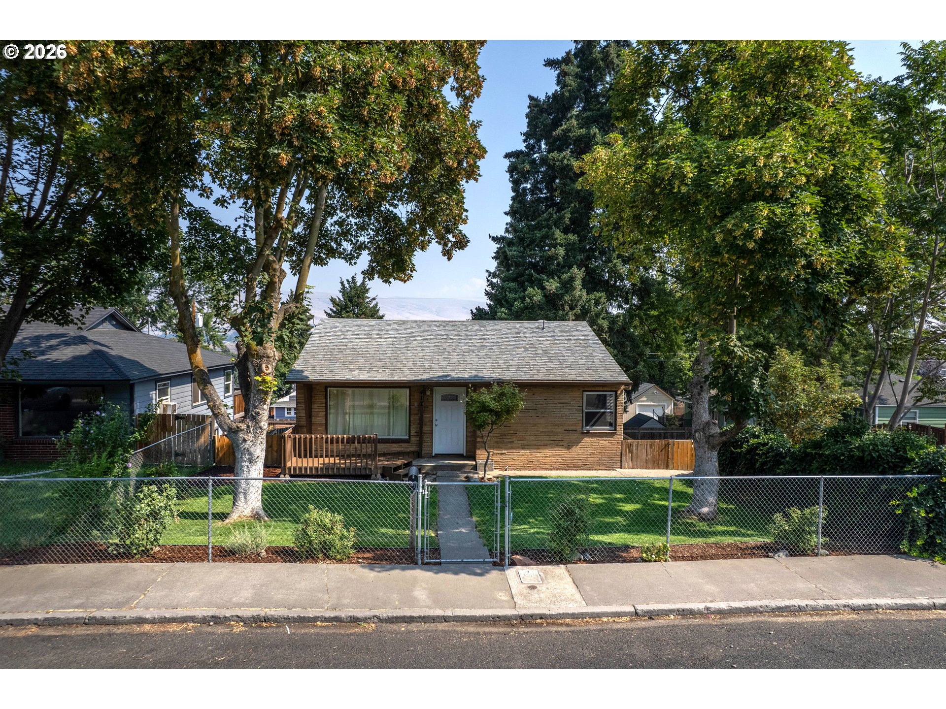 417 E 13th St, TheDalles, OR 97058 — photo 2