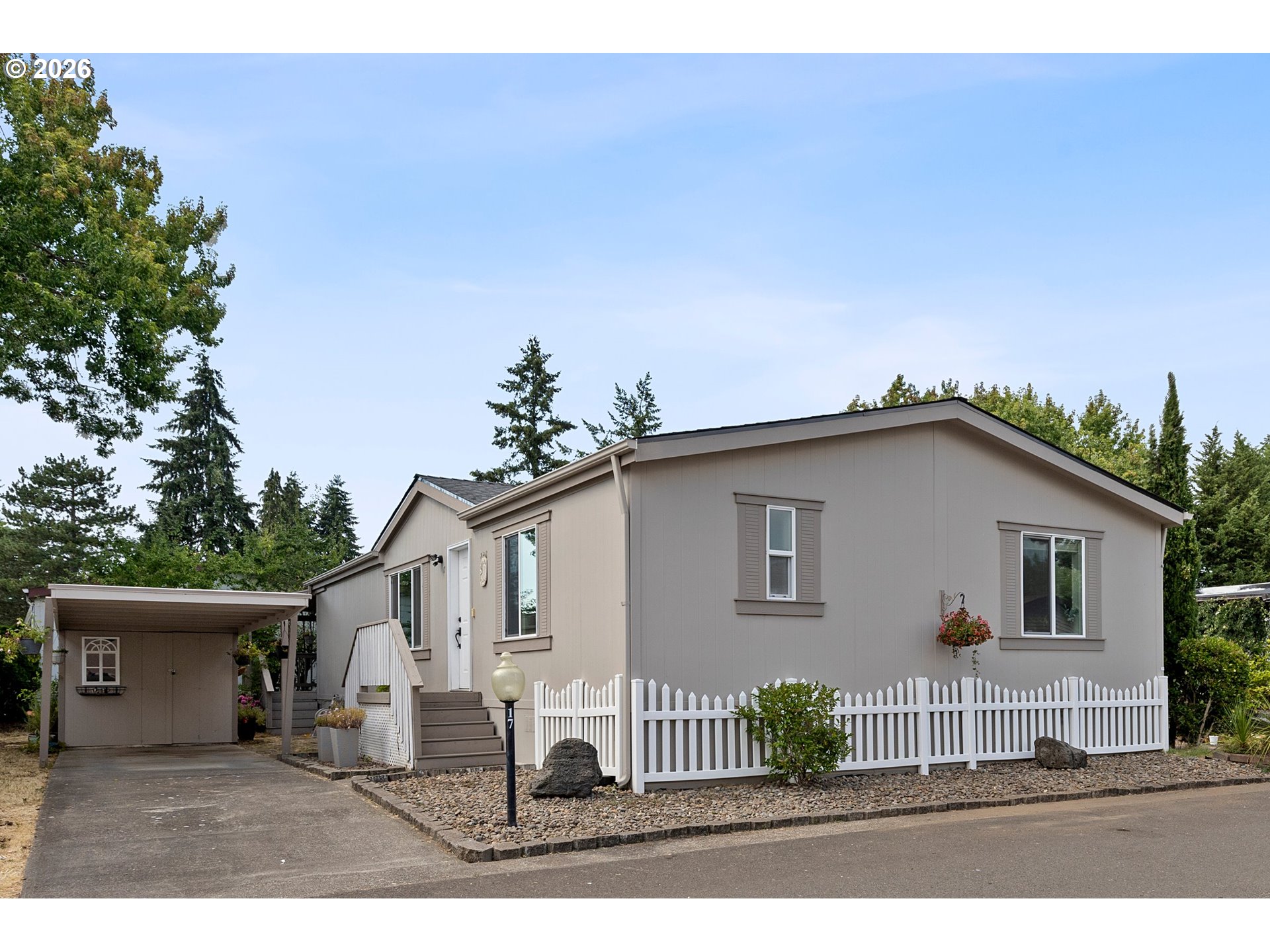 1503 N Hayden Island Dr 17 — photo