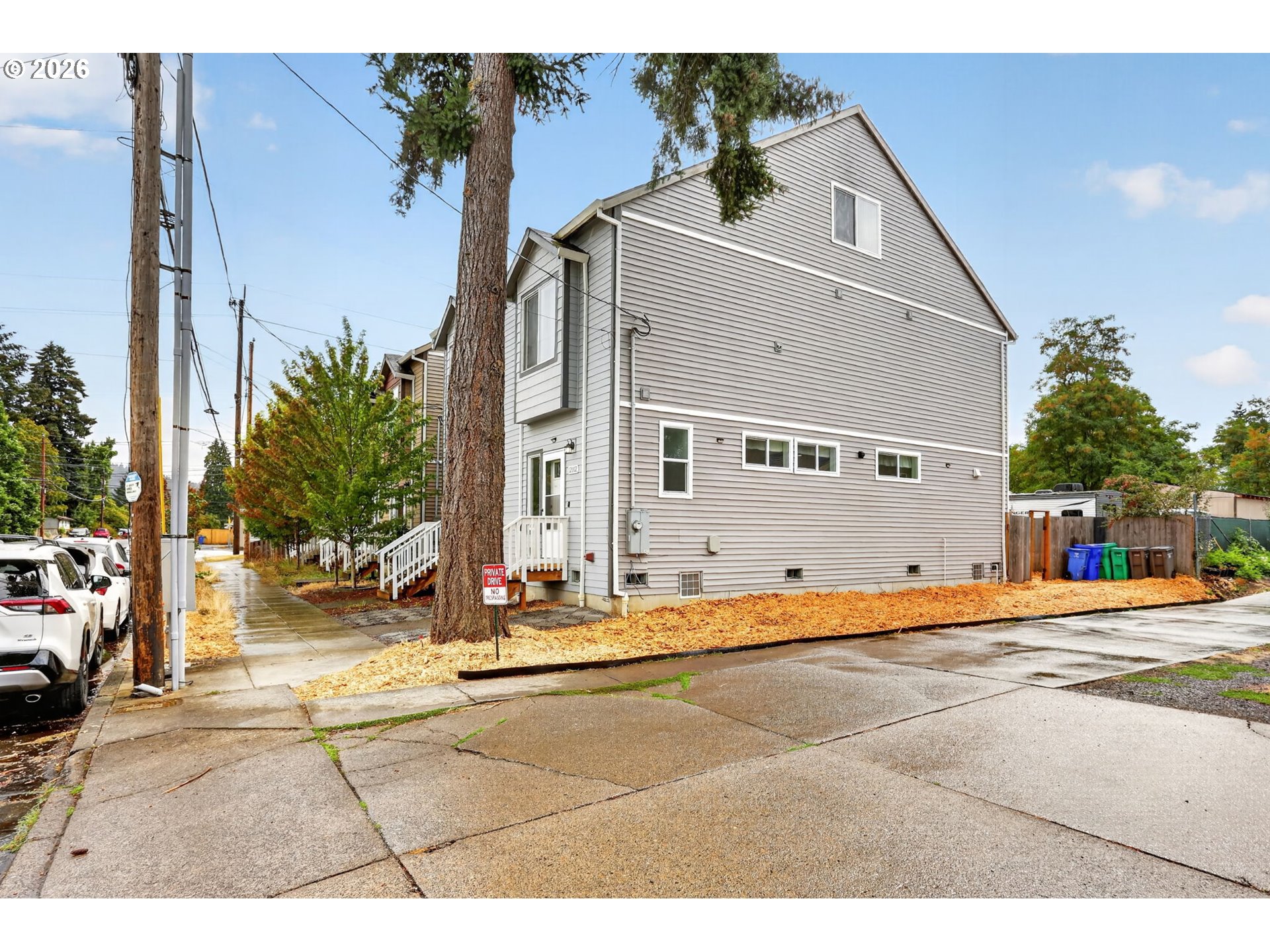 12102 SE Raymond St — photo