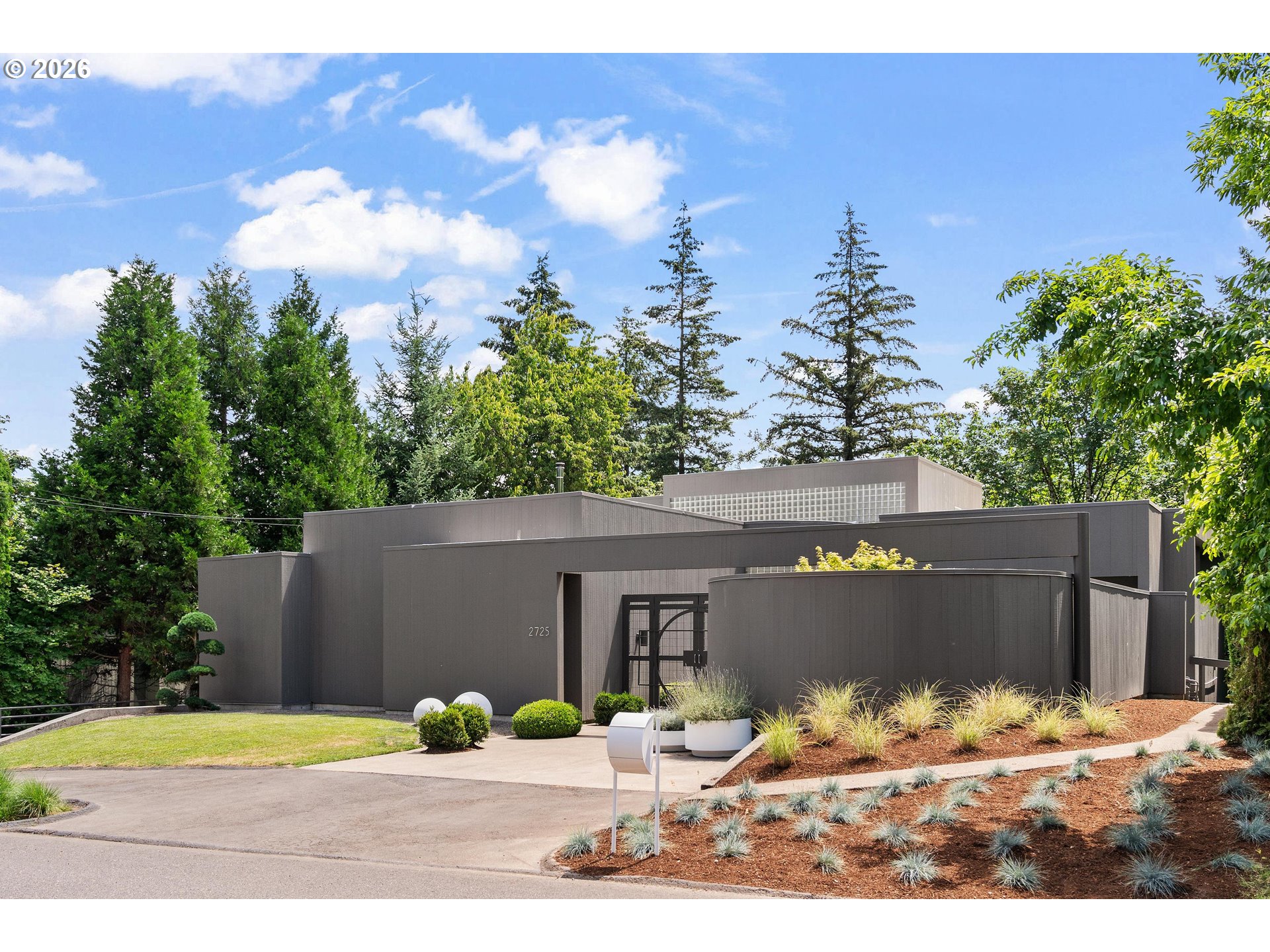 2725 SW Sherwood Dr — photo
