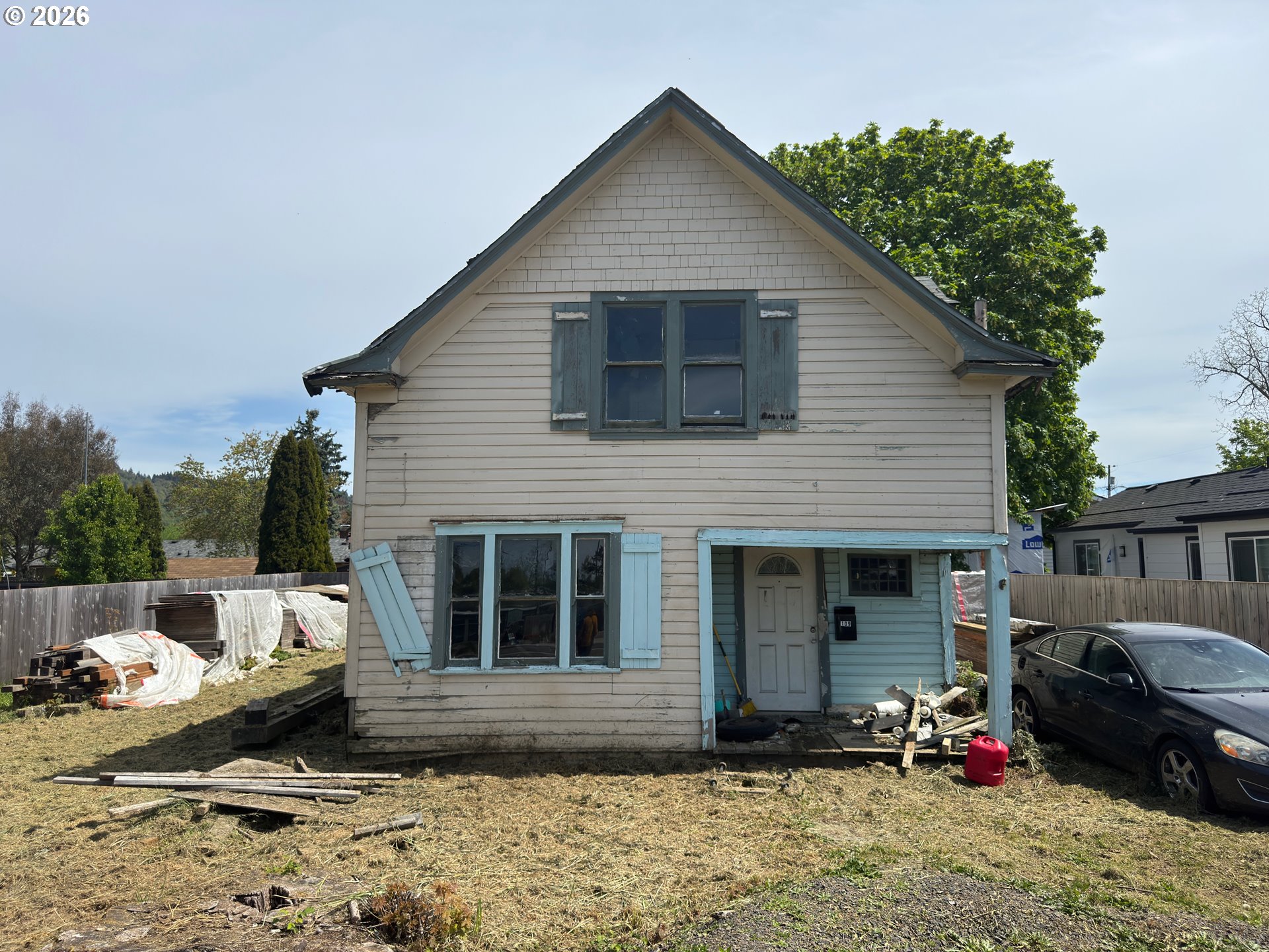 109 S Trade St — photo