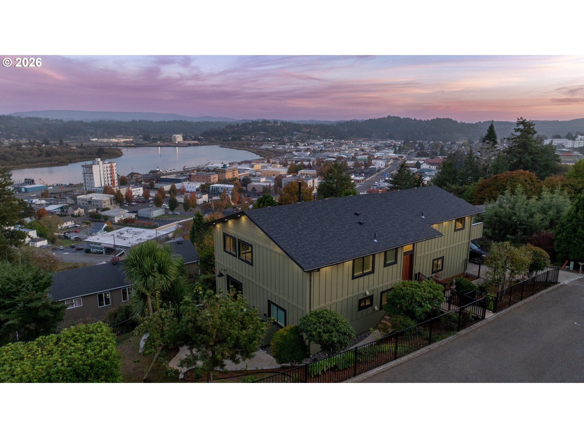 744 Telegraph Dr — photo