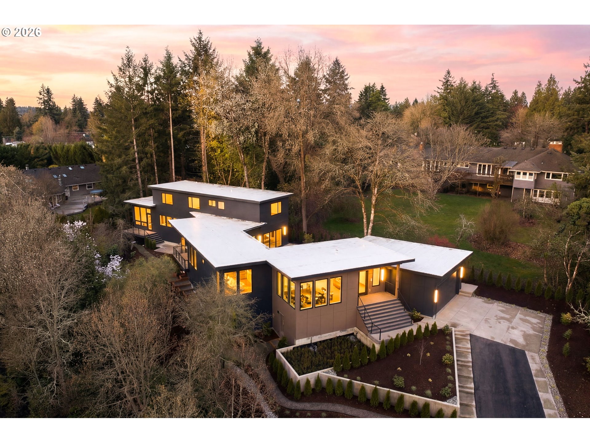 6233 SW Hamilton Way — photo