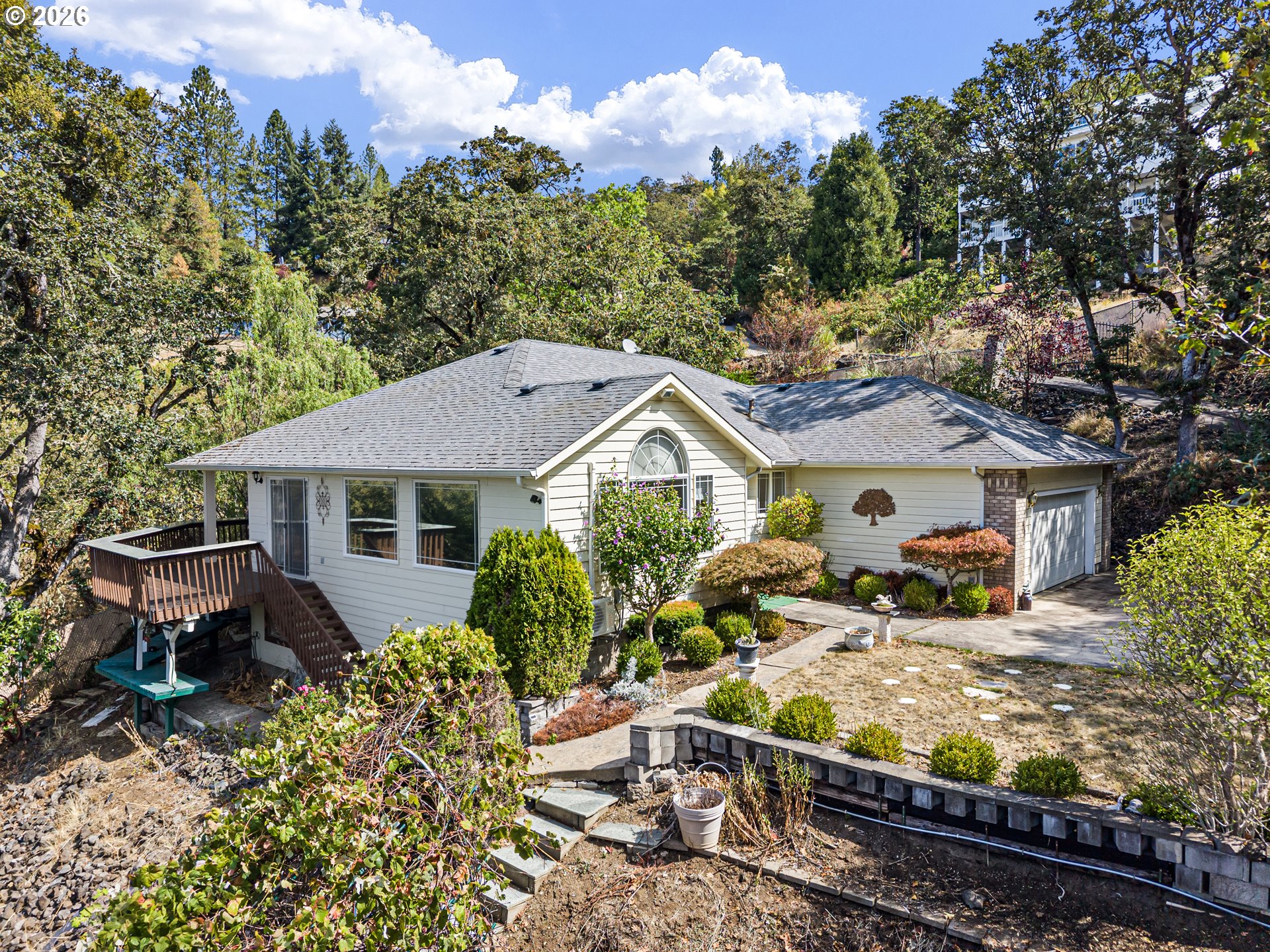 1385 SE Laurel Ct — photo
