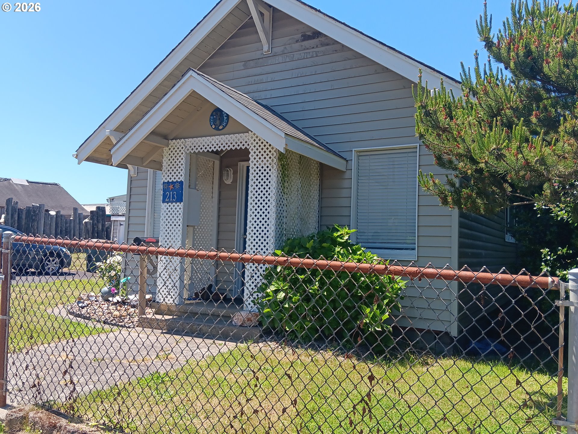 213 NW Cliff St — photo
