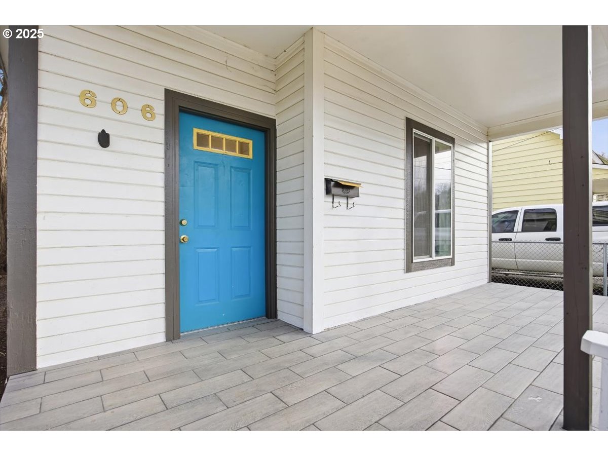 606 SW 2nd St, Pendleton, OR 97801 — photo 2