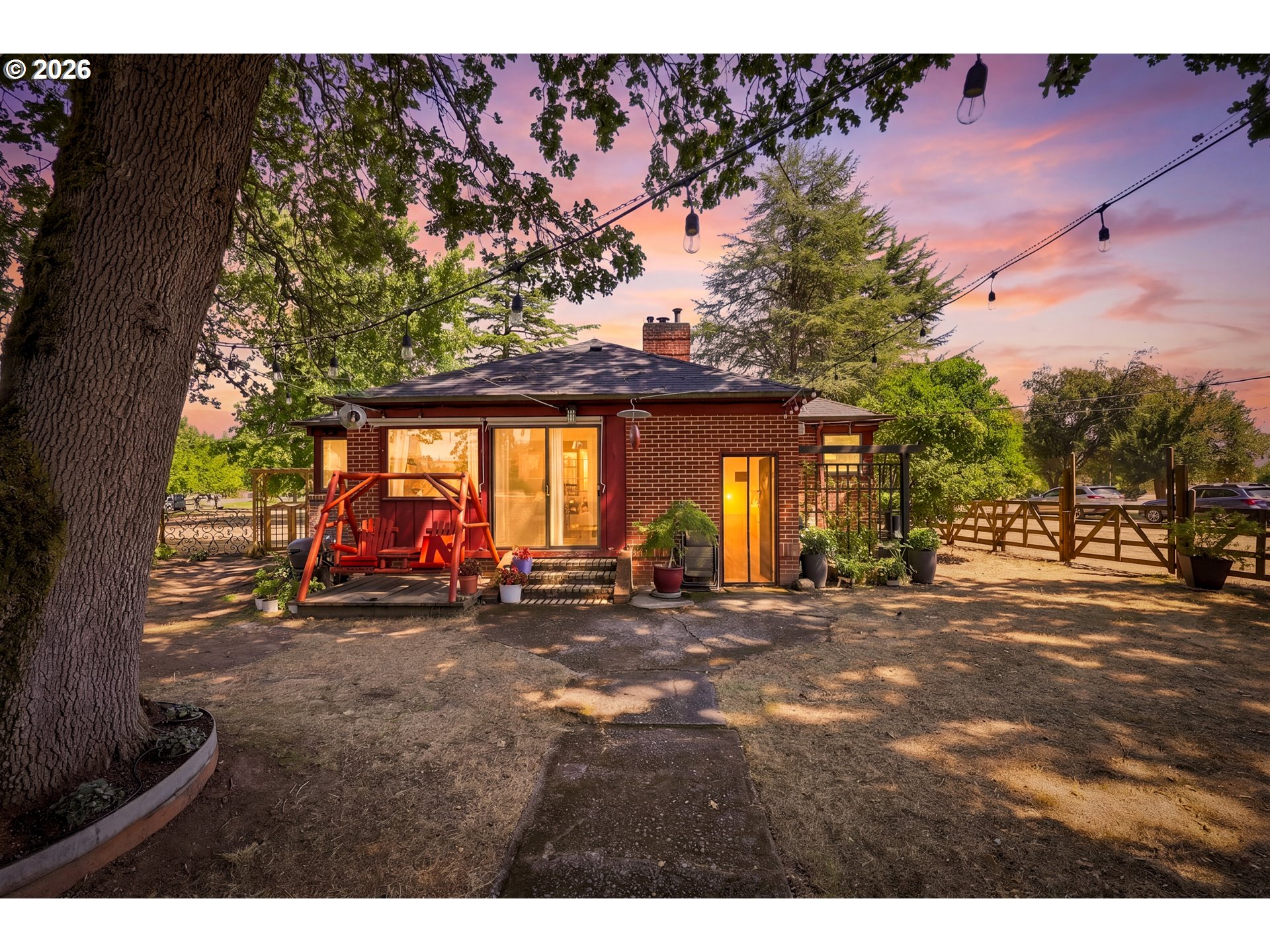 1003 S Hillhurst Rd — photo