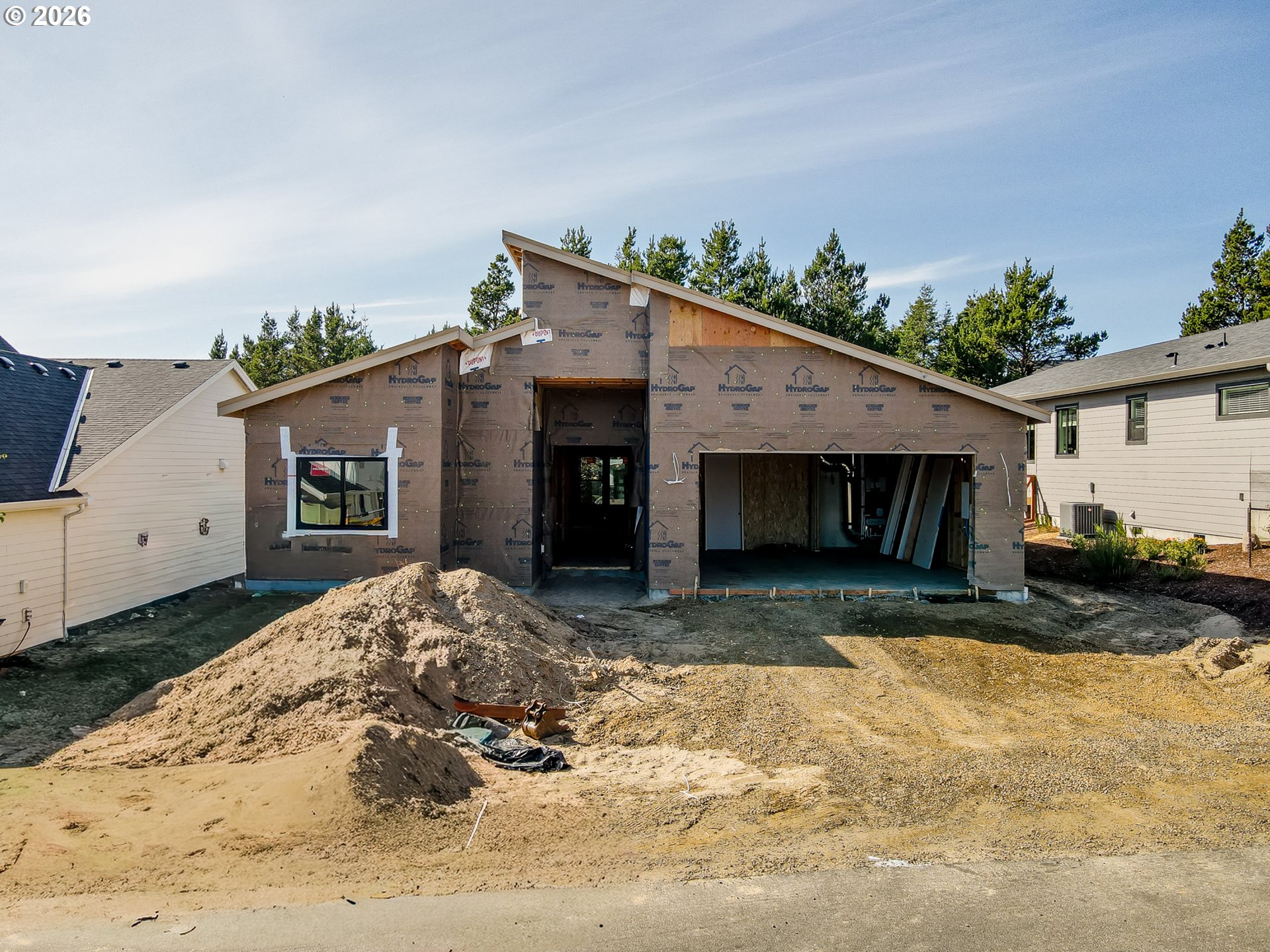 525 Meadows Dr — photo