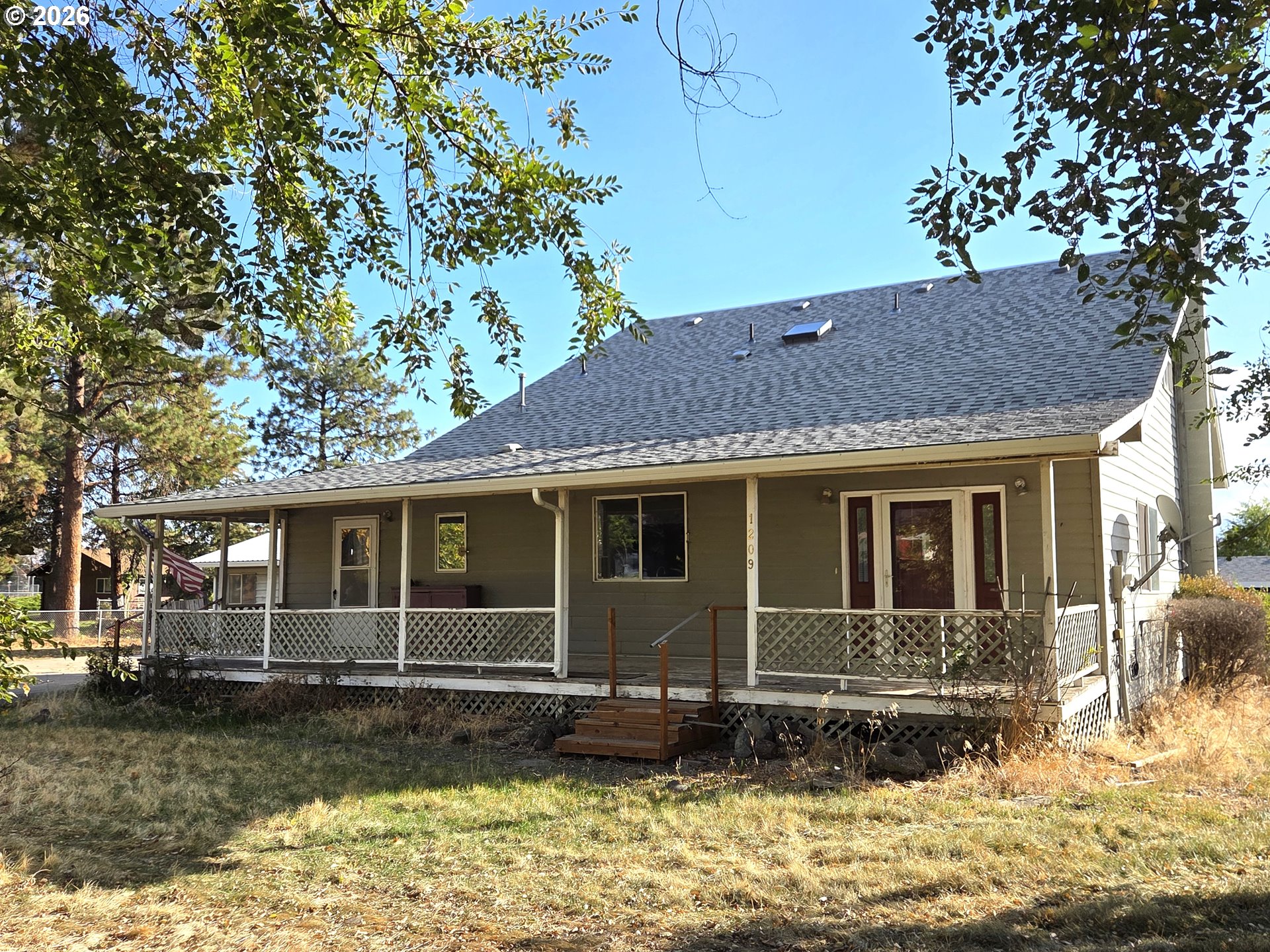 1209 N Willow St — photo