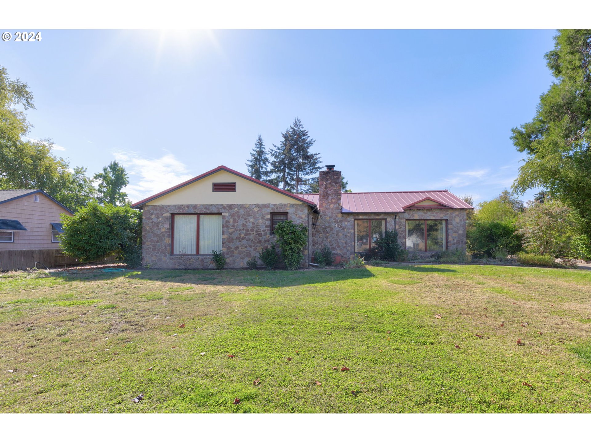 547 Oakdale Dr — photo