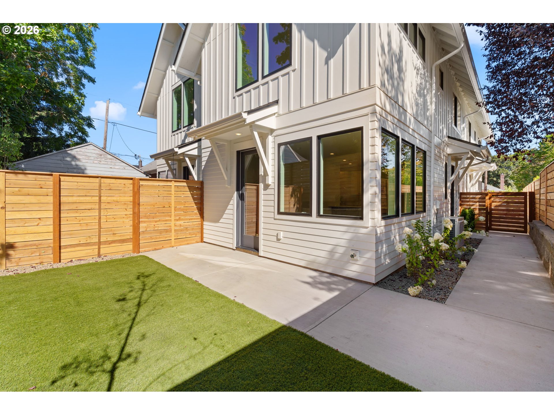 1524 NE Jarrett St D — photo