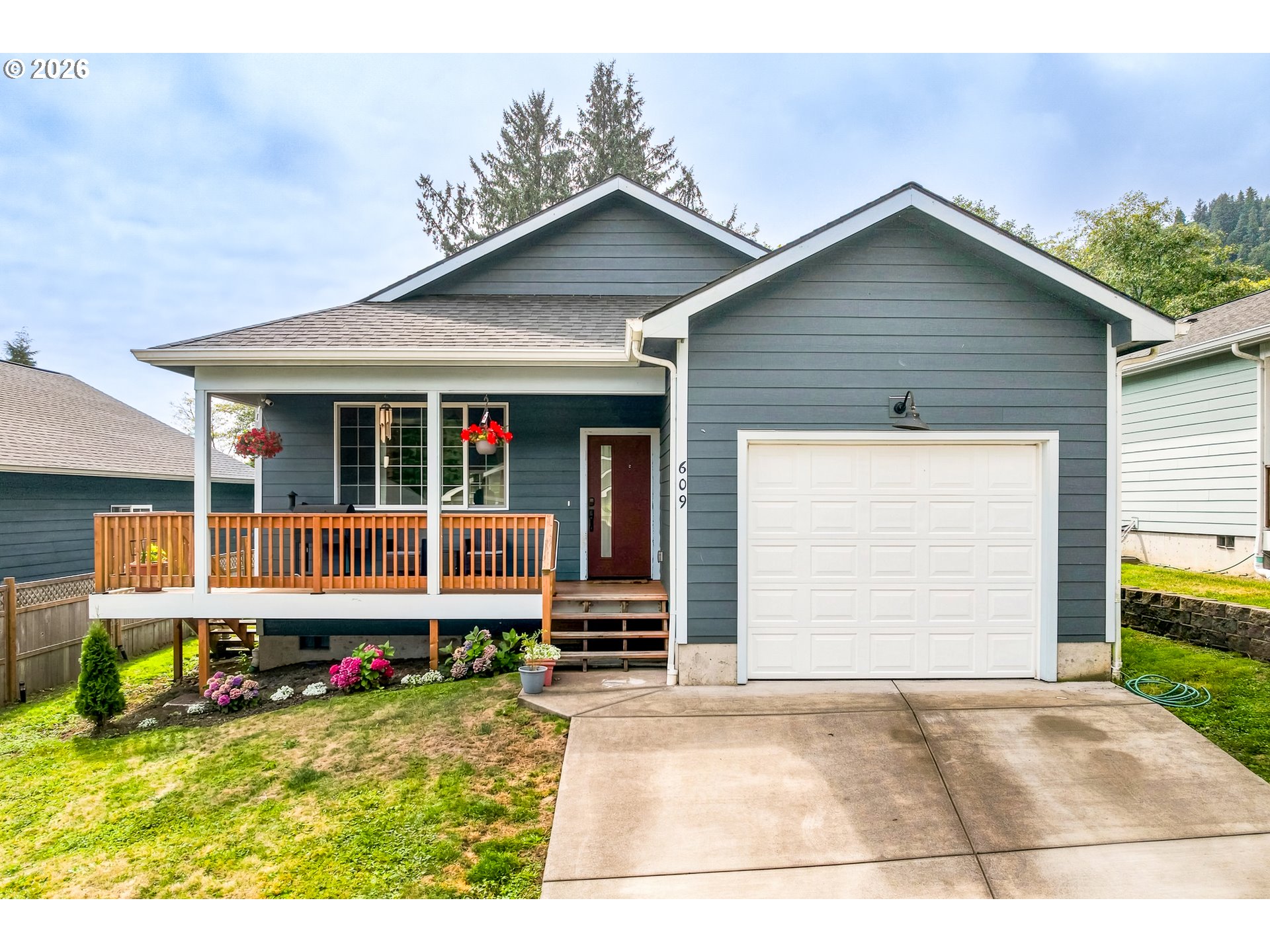 609 Vine Maple Ln — photo