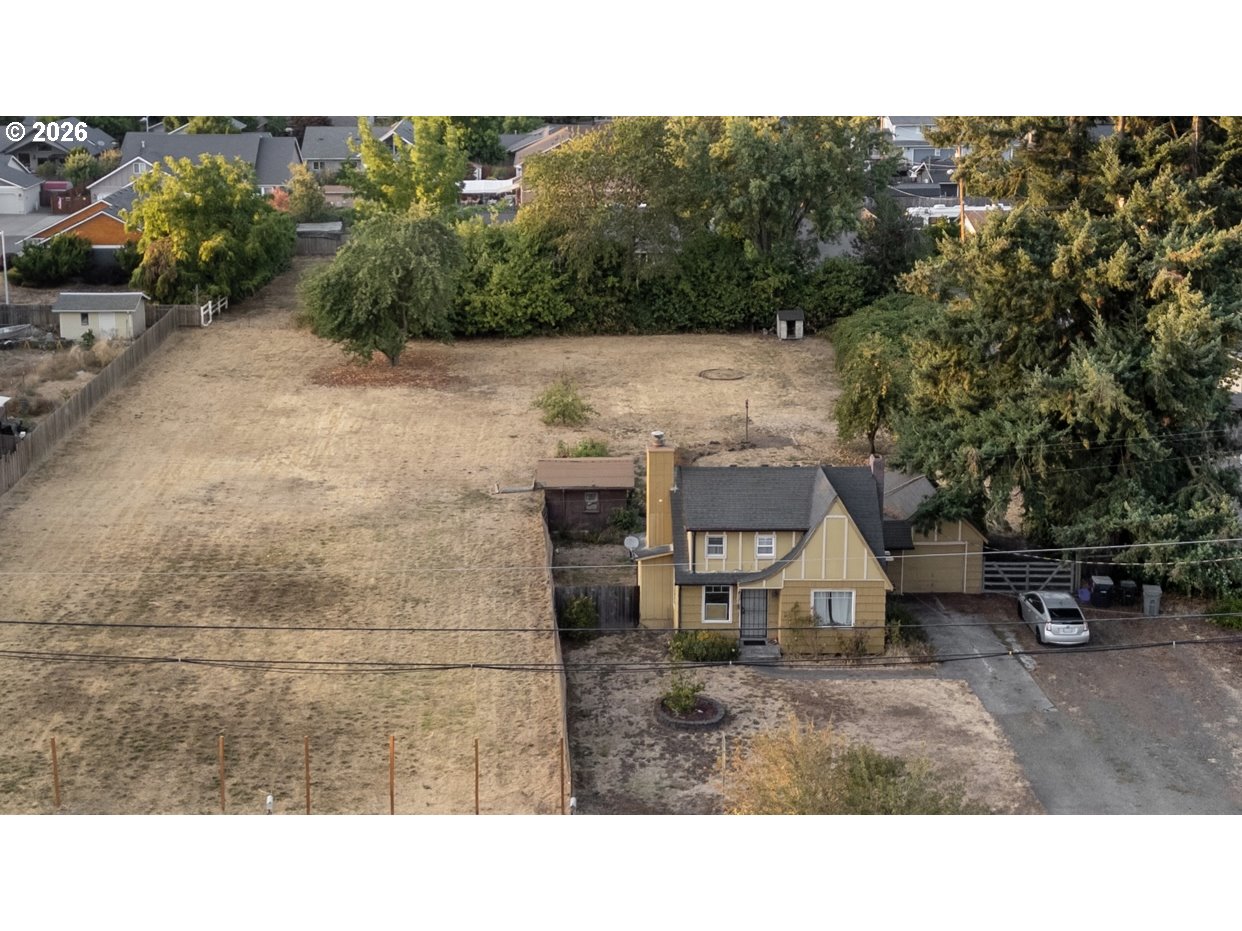 185 Ferndale Dr — photo