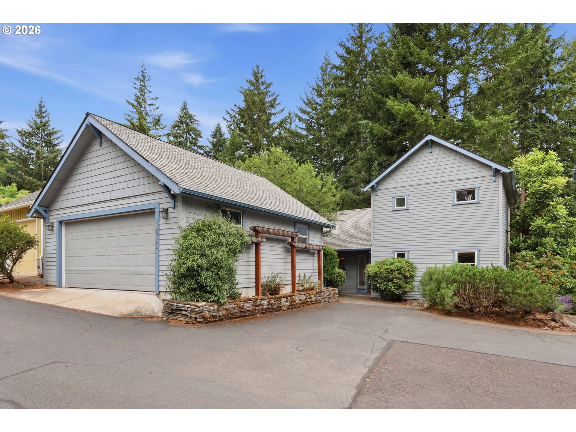 3026 Hendricks Hill Dr — photo