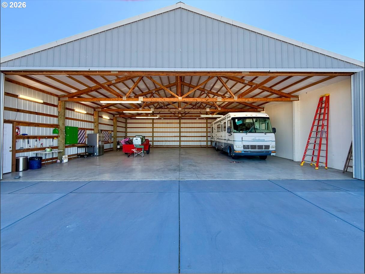 3684 Airway Dr SE — photo