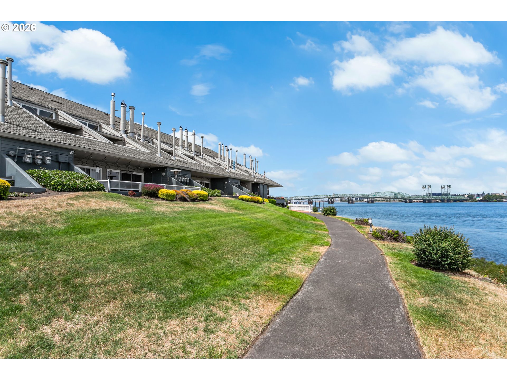 118 N Hayden Bay Dr — photo