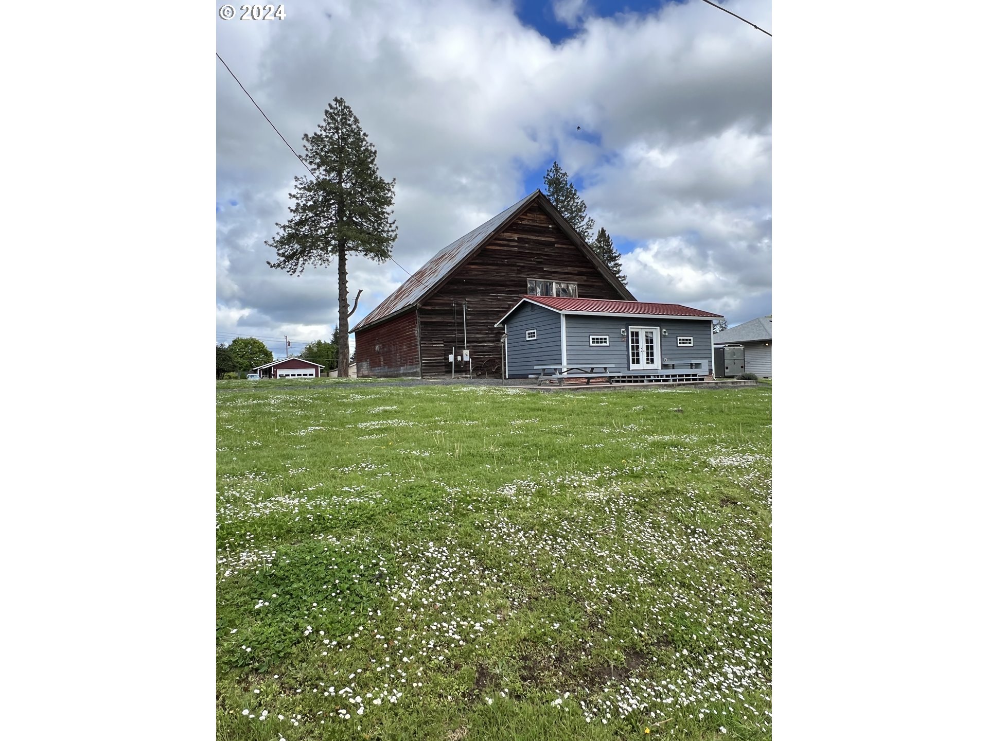 501 S Park St — photo
