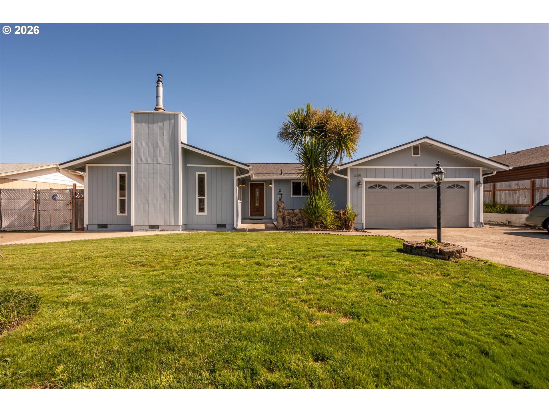 445 Camellia Ct — photo