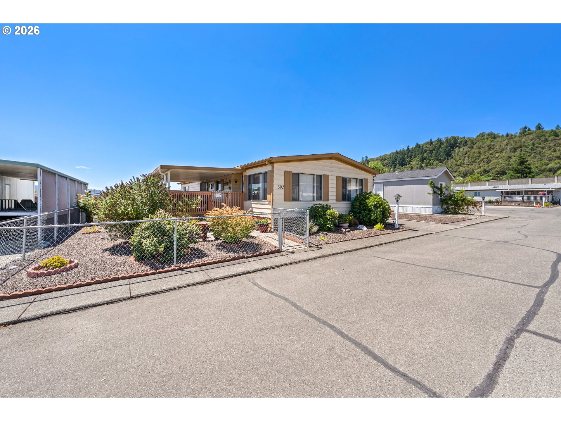 302 Shadow Ranch Ln — photo