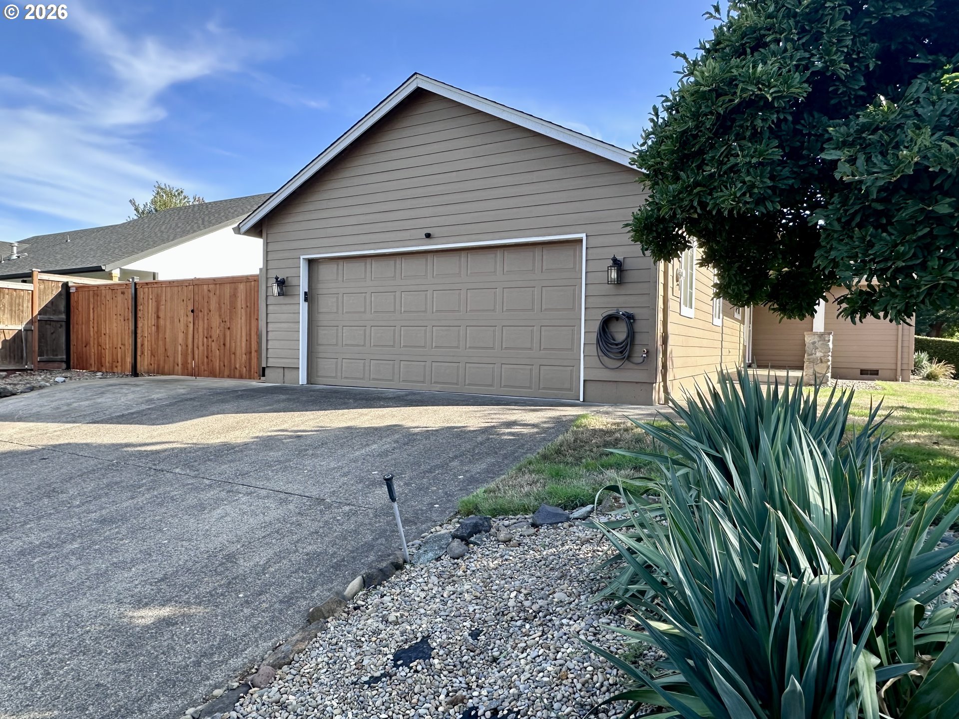 963 Hazelnut Ln, Springfield, OR 97478 — photo 2