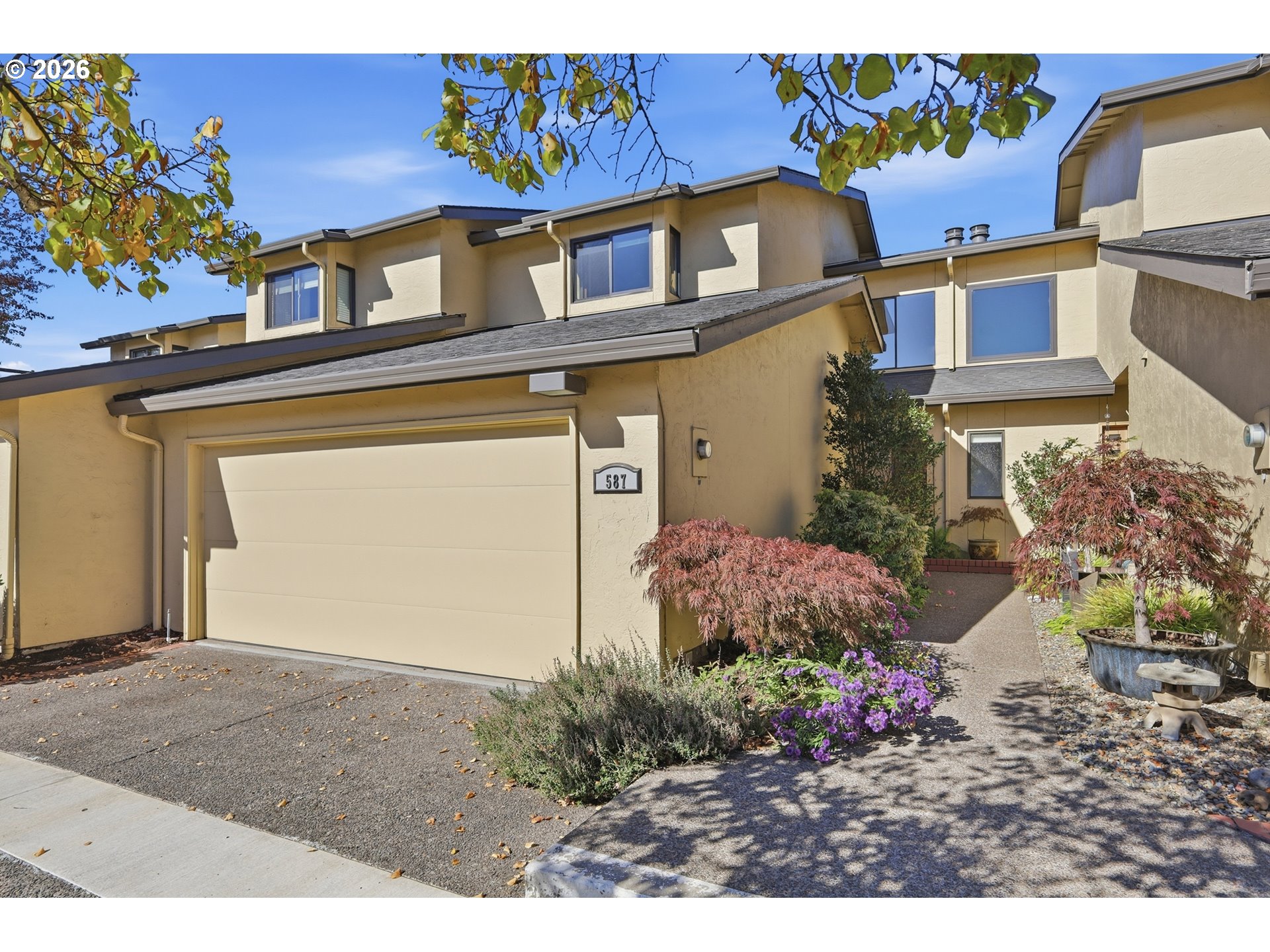 587 Wimbledon Ct — photo