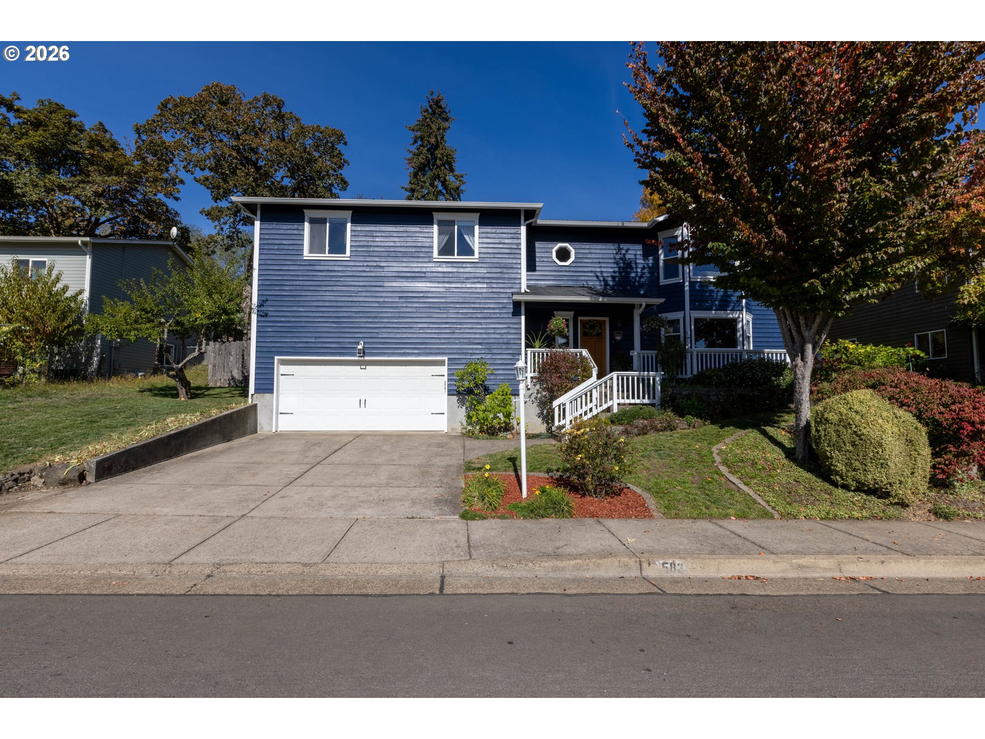 583 Canberra Dr — photo