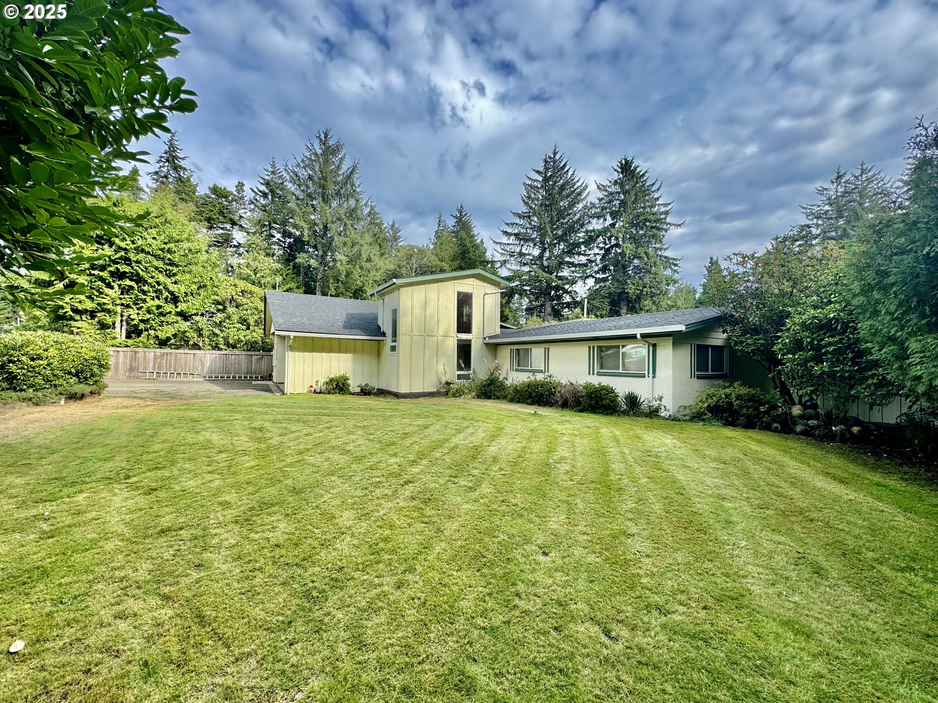 4990 Mitchell Loop Rd, Florence, OR 97439 — photo 2