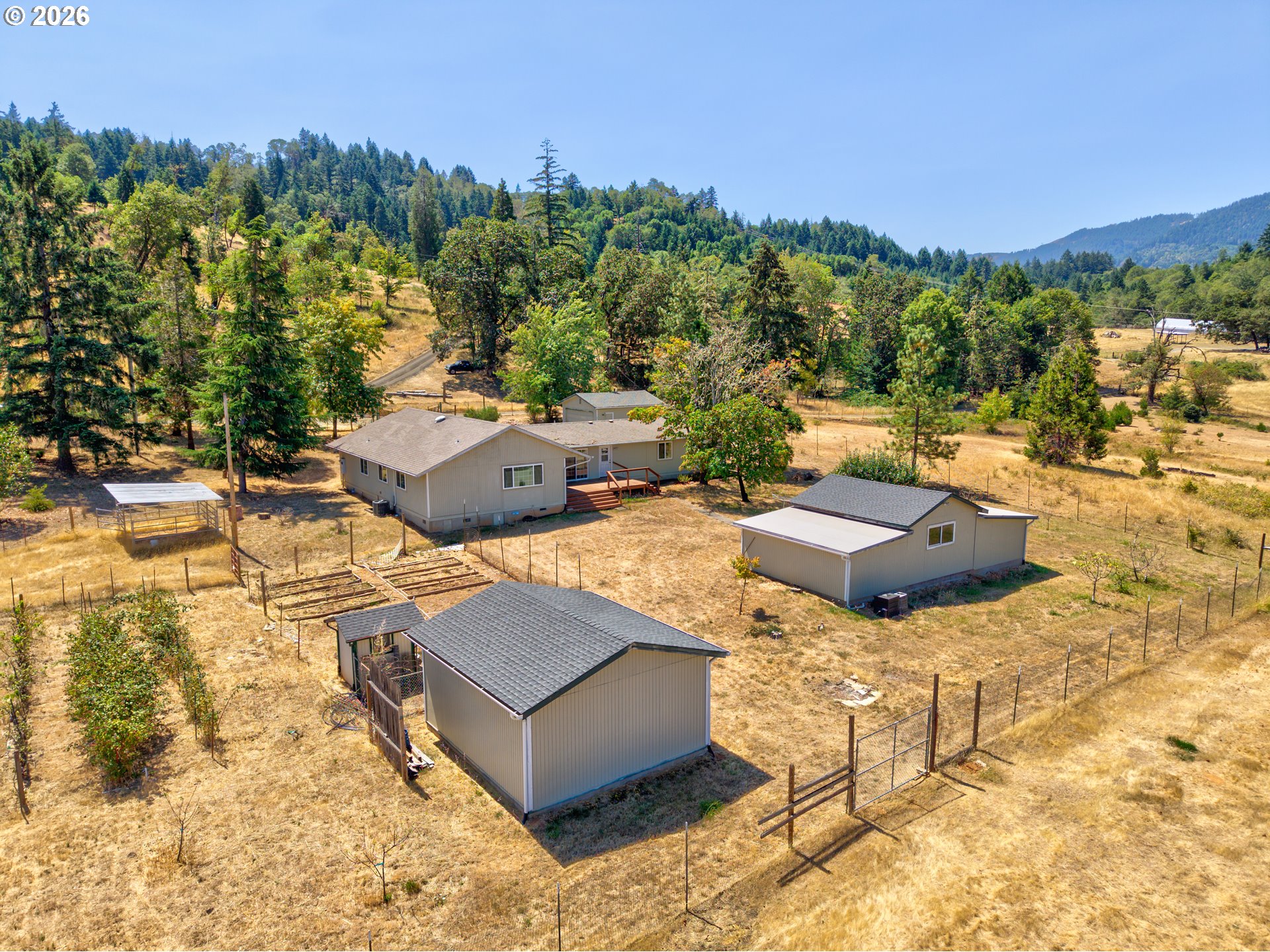 177 Spur Dr — photo