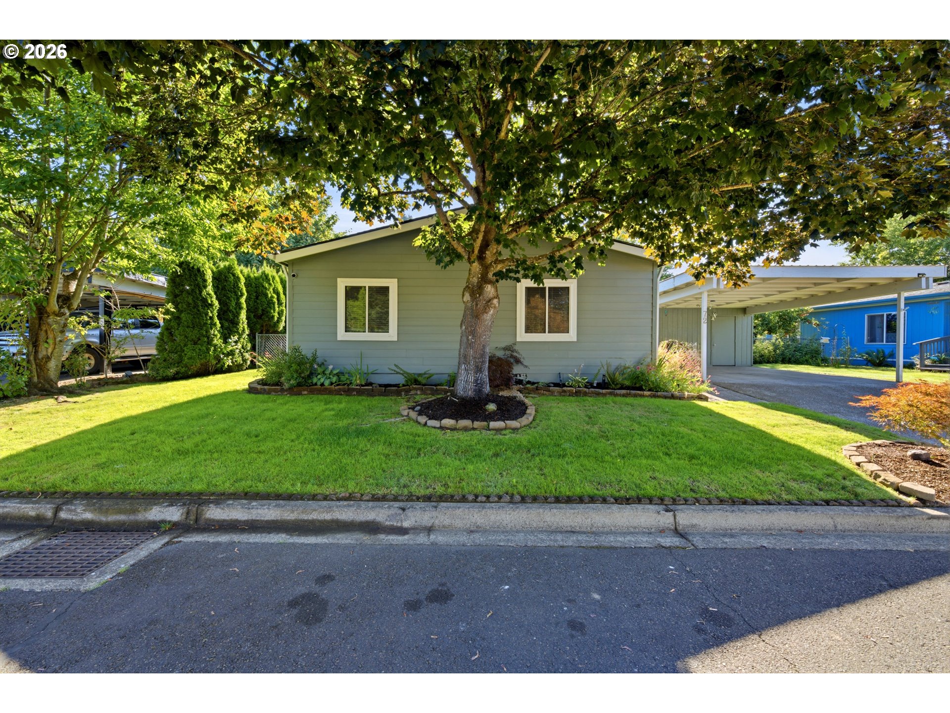 655 NE Burnett Rd 72 — photo