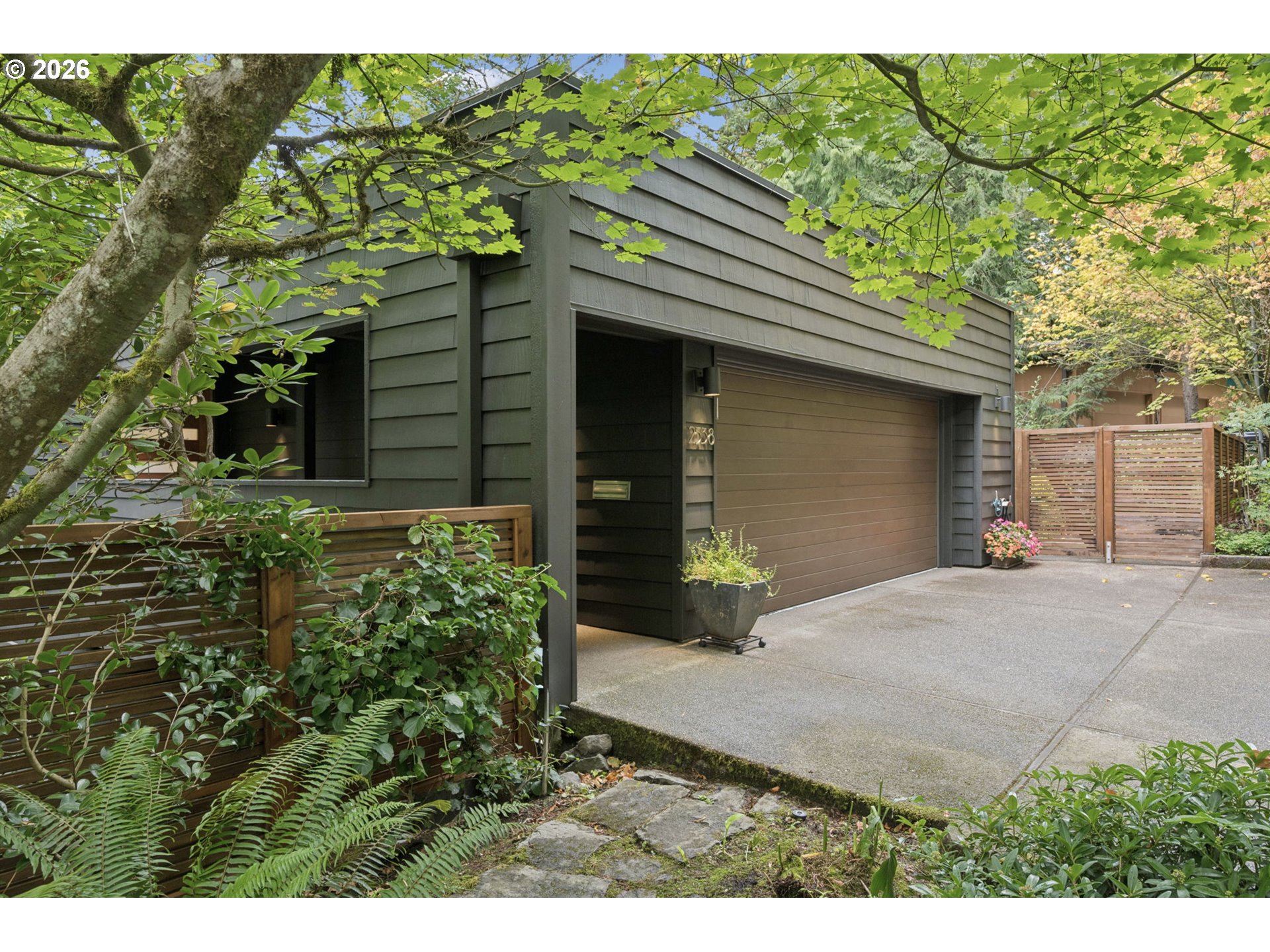 2538 SW Sherwood Dr — photo