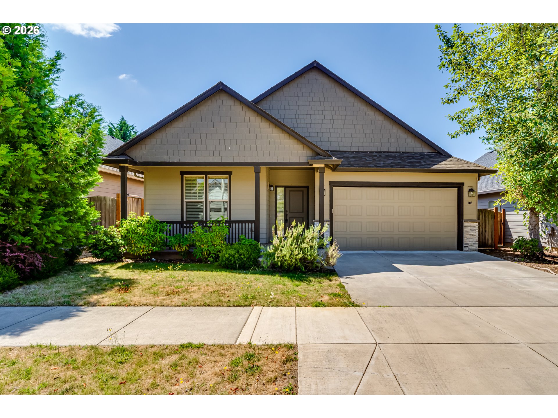 908 Pennington Ct — photo