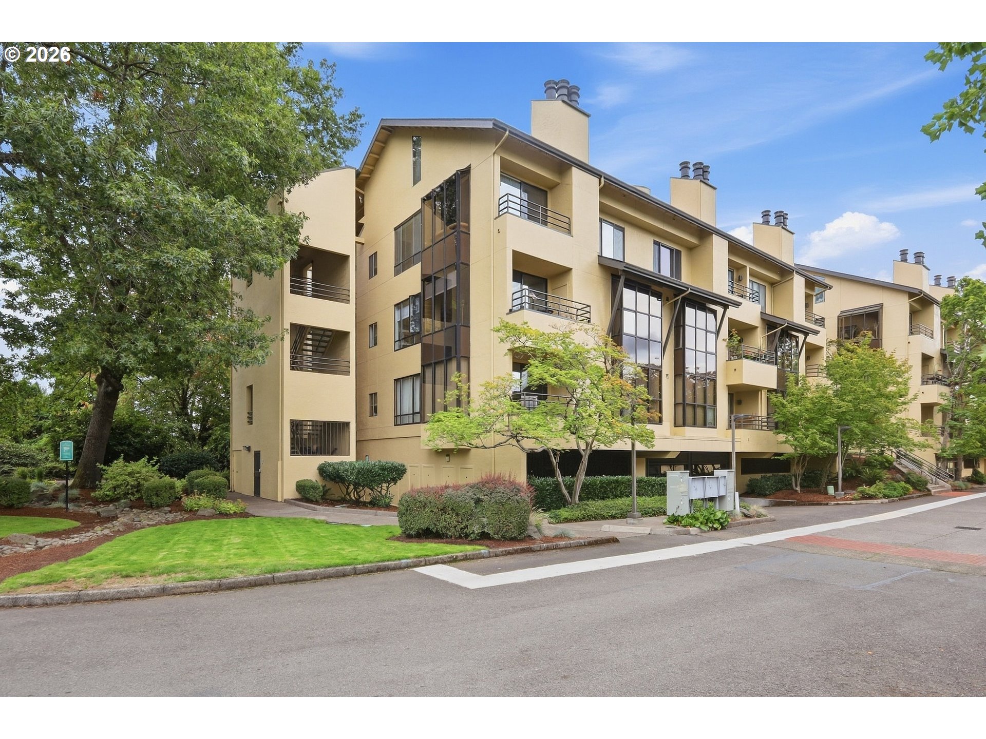 690 Wimbledon Ct — photo