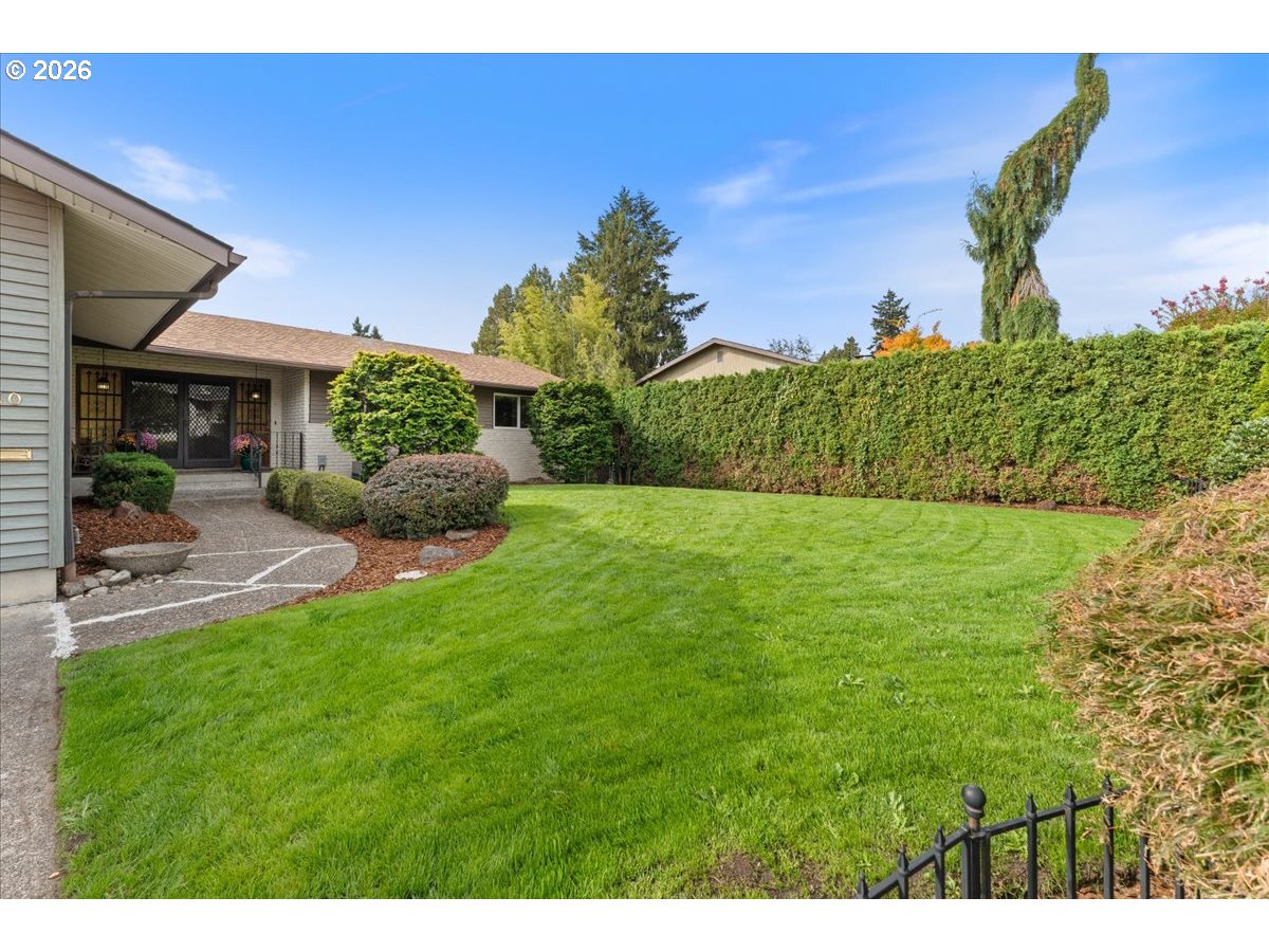 880 NW 3rd St, Gresham, OR 97030 — photo 2