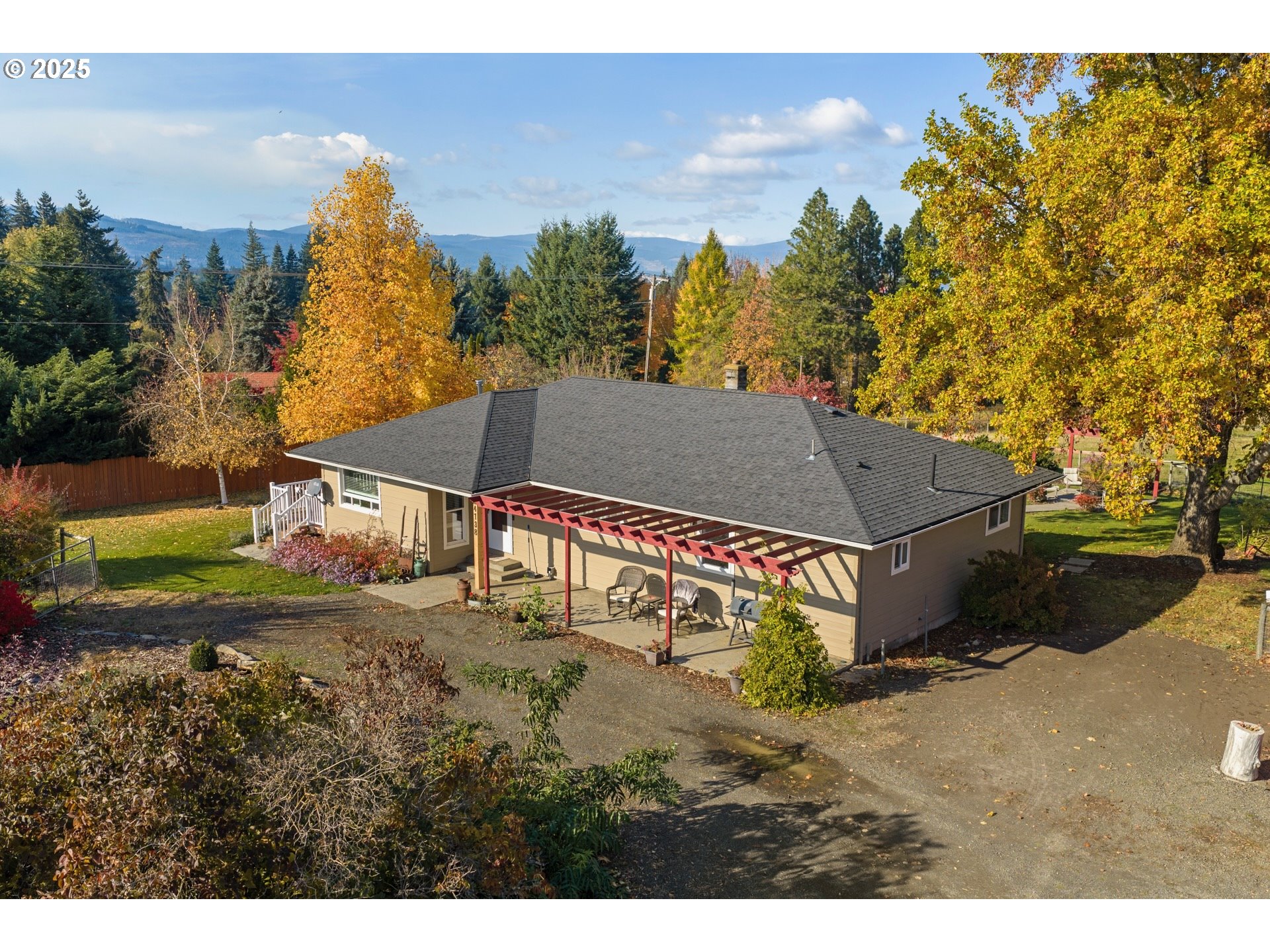 4738 London Dr — photo