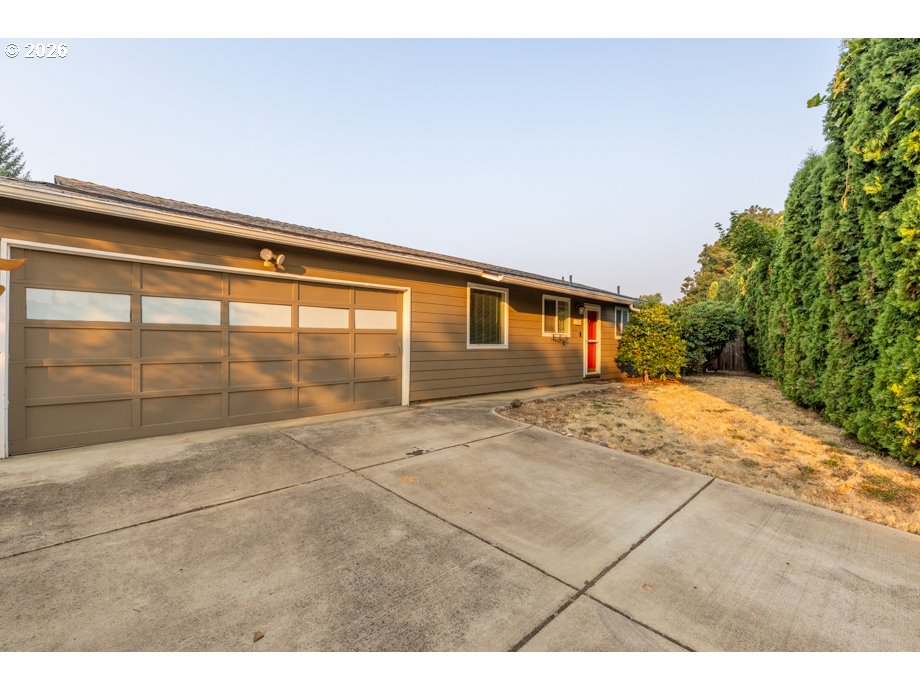 1090 Denise St SE — photo