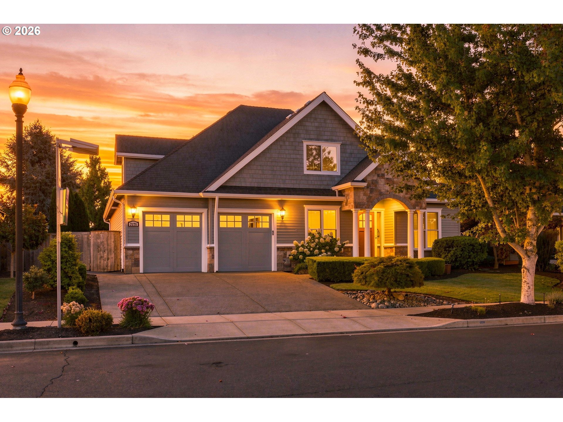 2178 Meridian Dr — photo