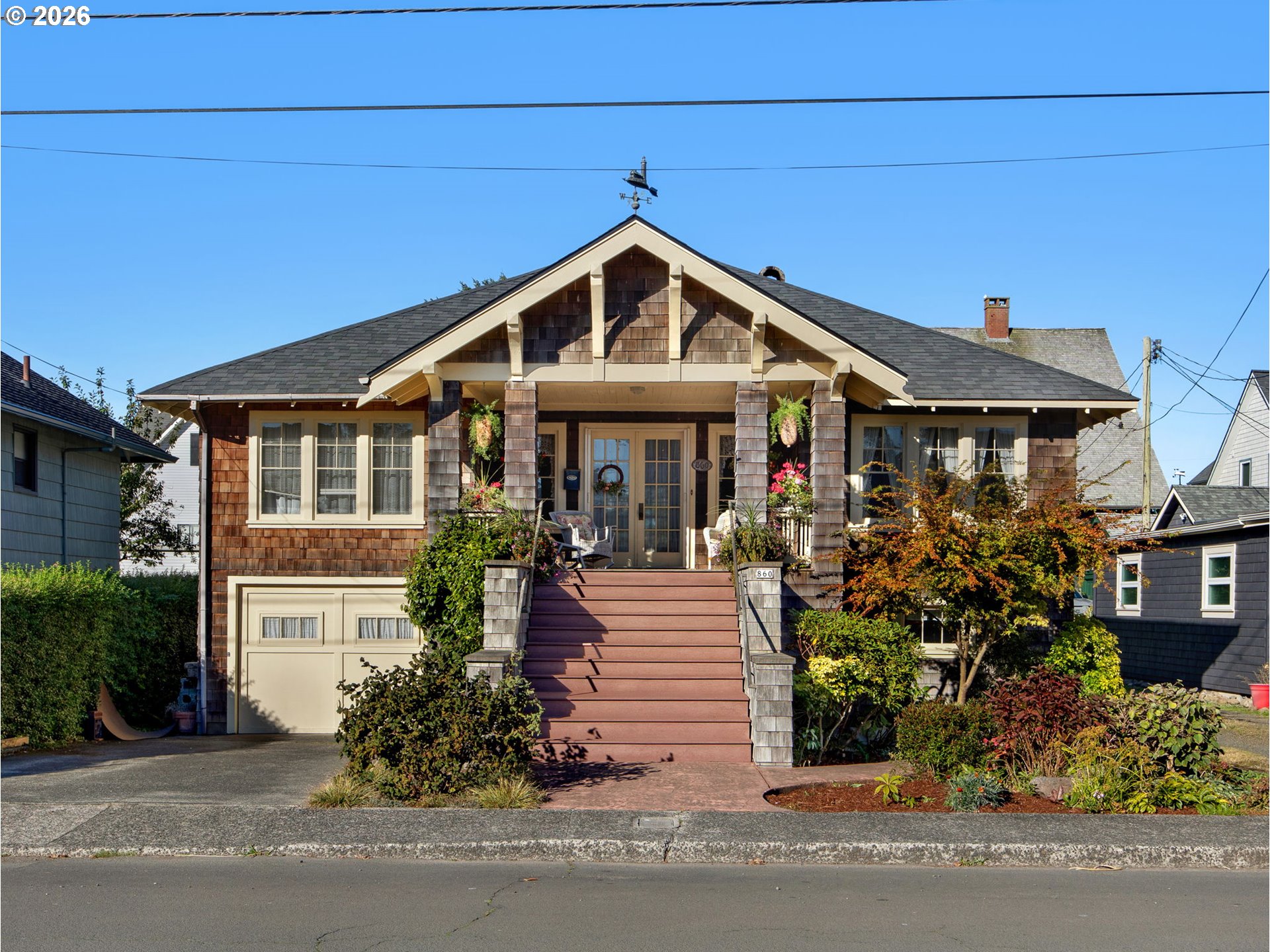 860 Beach Dr — photo