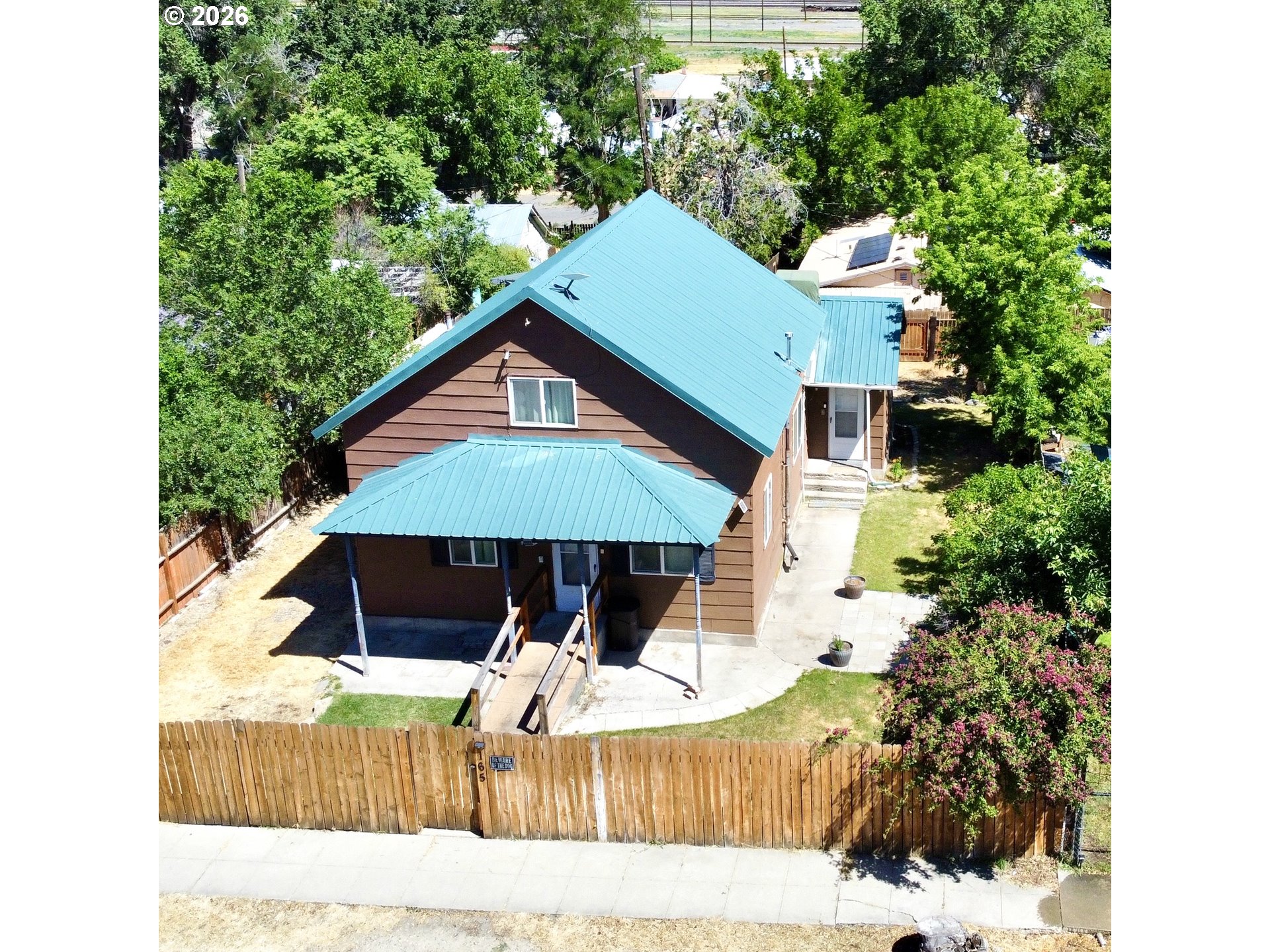 165 E Jefferson St — photo