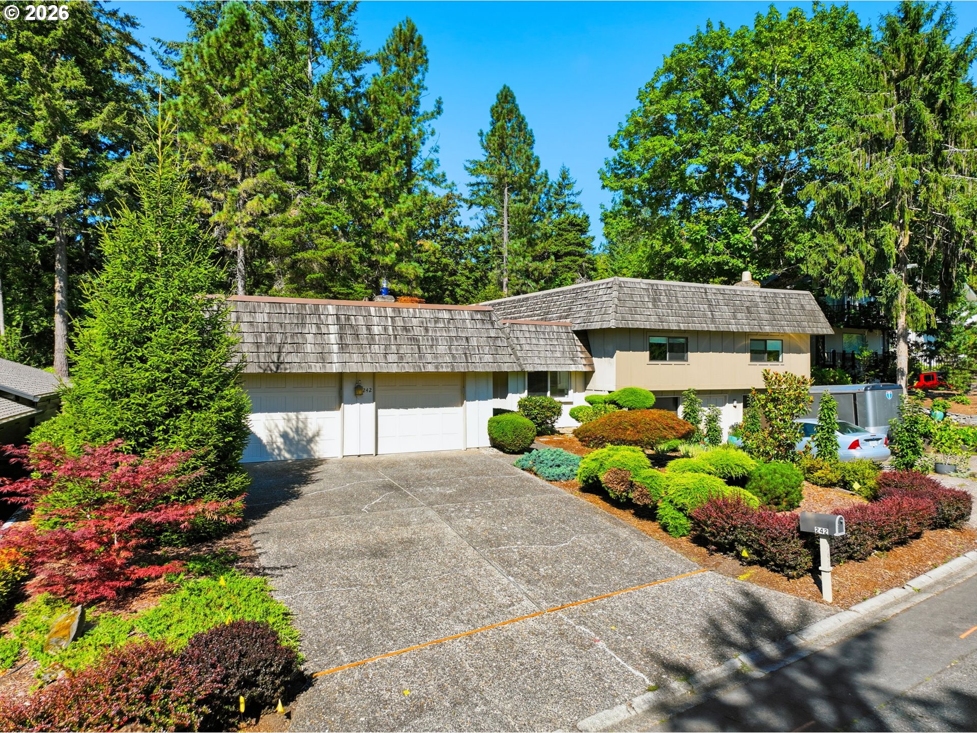 242 Greenridge Dr — photo