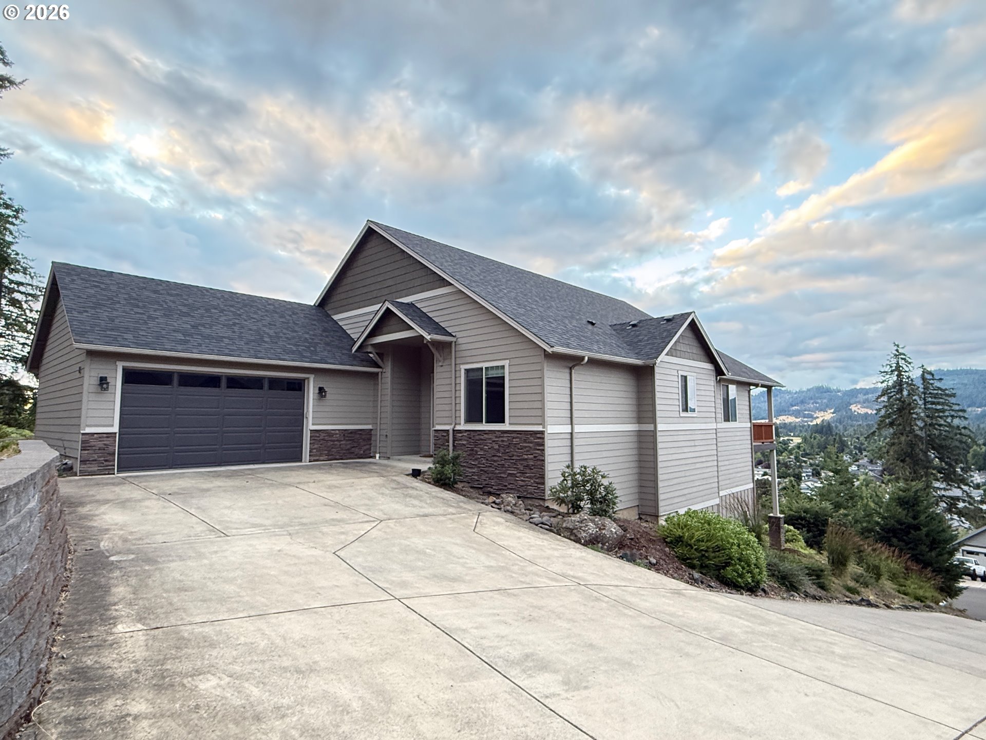 6451 Dogwood St — photo