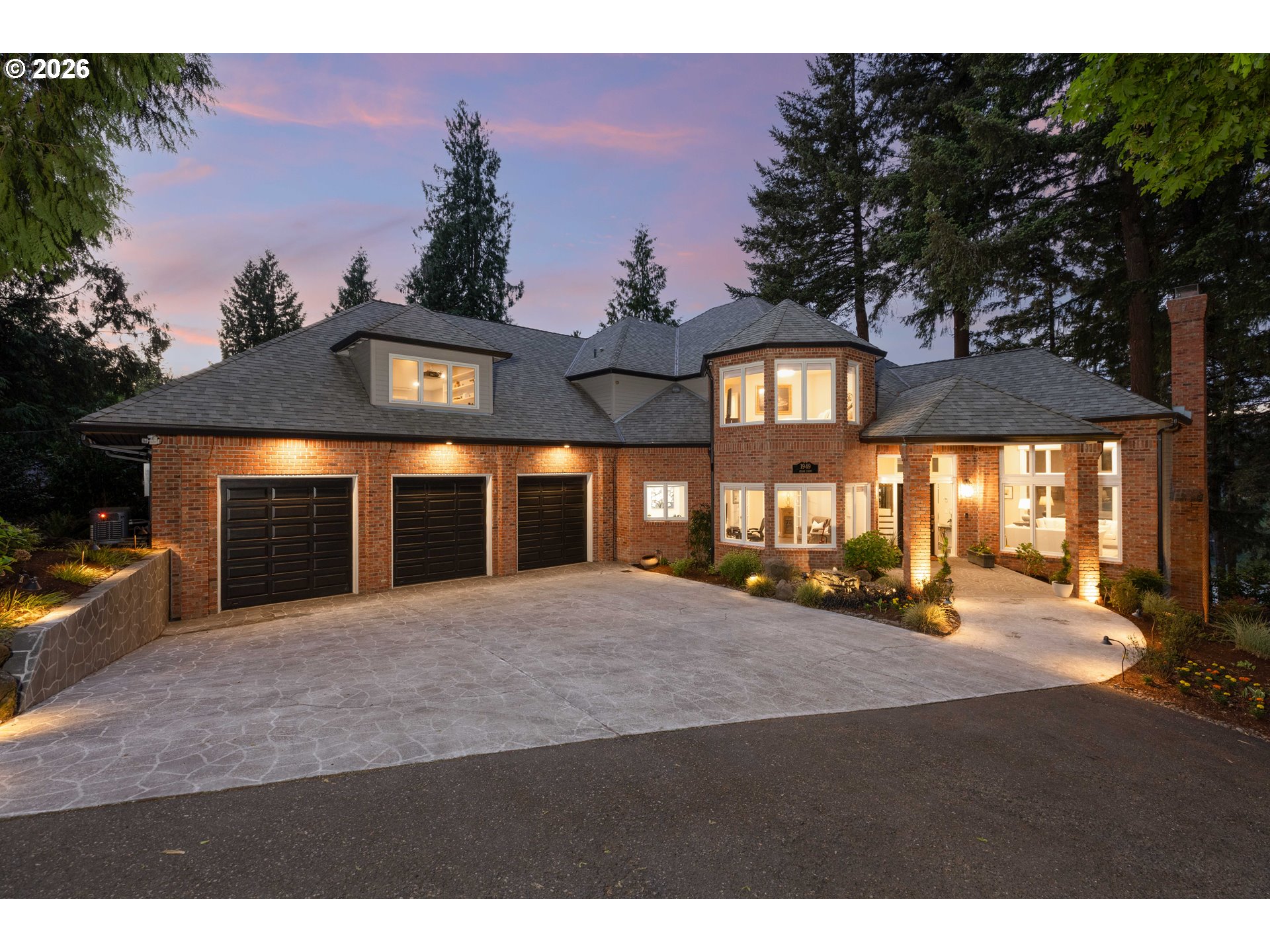 1949 Cedar Ct — photo