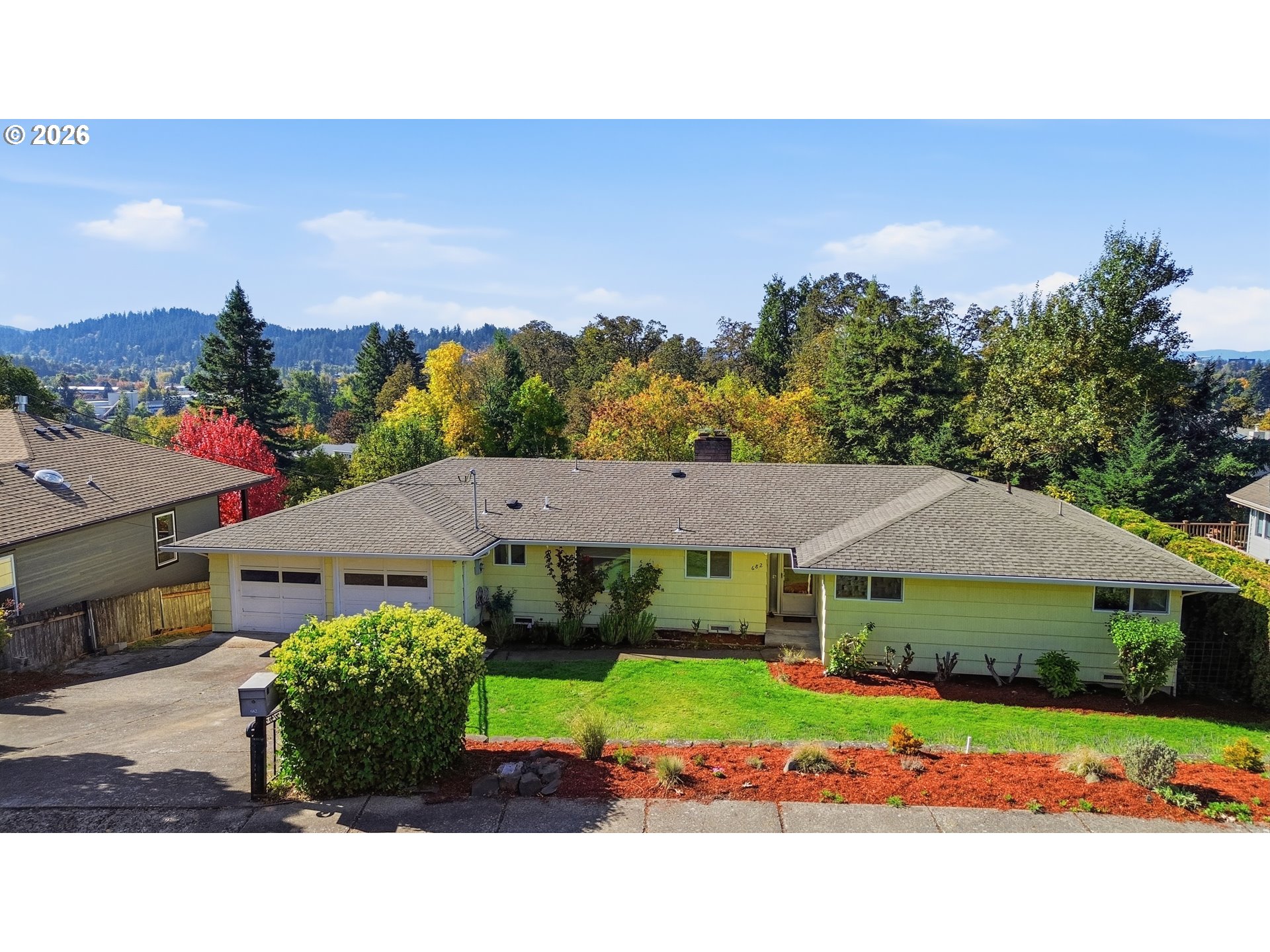 682 Sunset Dr — photo
