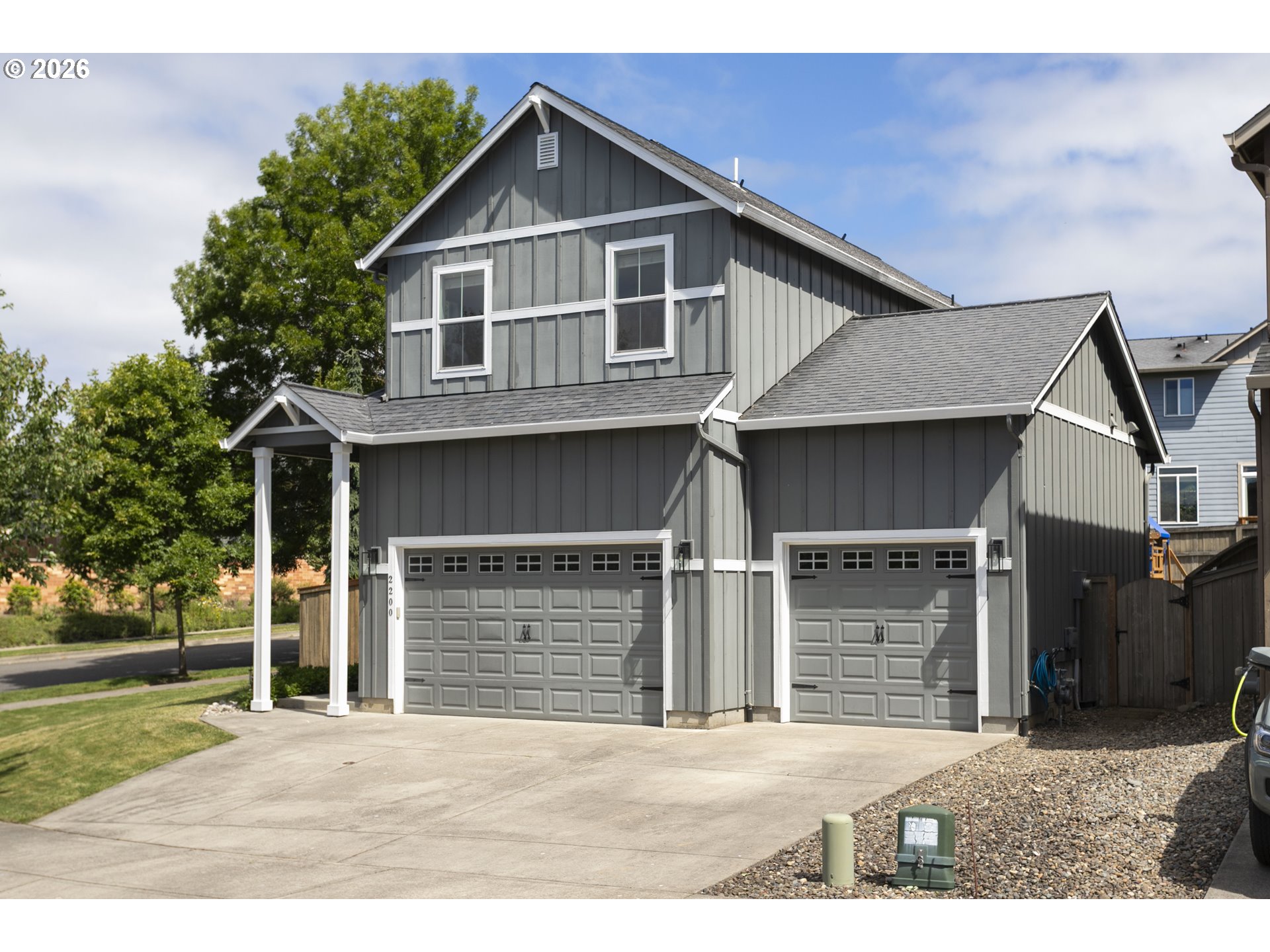 2200 S White Salmon Dr — photo