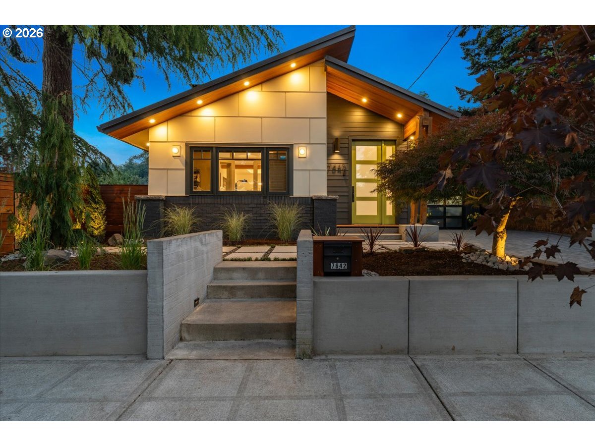 7642 SE Harrison St — photo